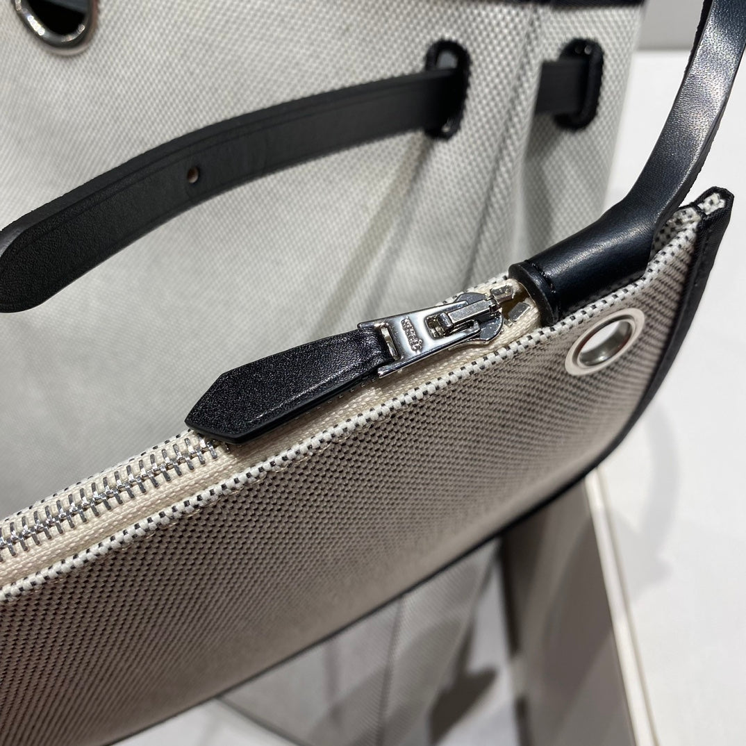 HERMES HERBAG A DOS ZIP RETOURNE BACKPACK 29 IN OFF-WHITE CANVAS AND BLACK CALFSKIN