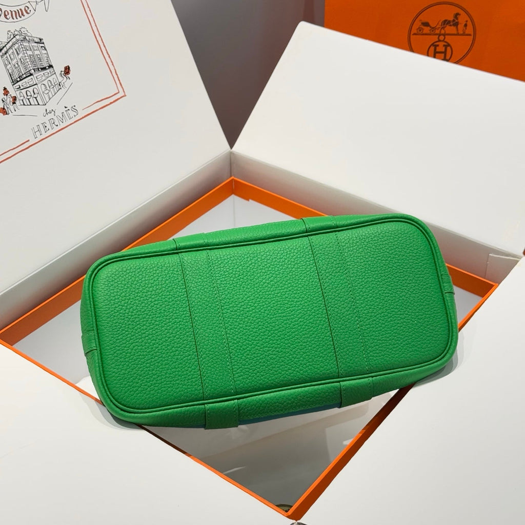 HERMES GARDEN PARTY 30CM IN CADMIUM GREEN TOILETS COTTON CANVAS AND GREEN CALFSKIN