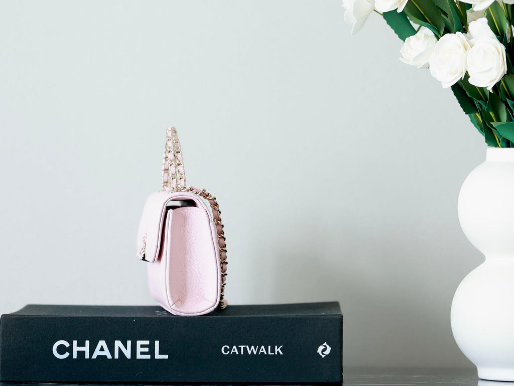 CHANEL 25S KELLY IN PASTEL PINK LAMBSKIN WITH GOLD HARDWARE