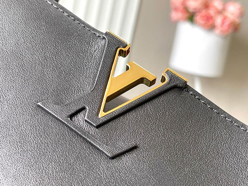 LOUIS VUITTON CAPUCINES SOUPLE GM 38 IN BLACK SMOOTH CALFSKIN GOLD HARDWARE
