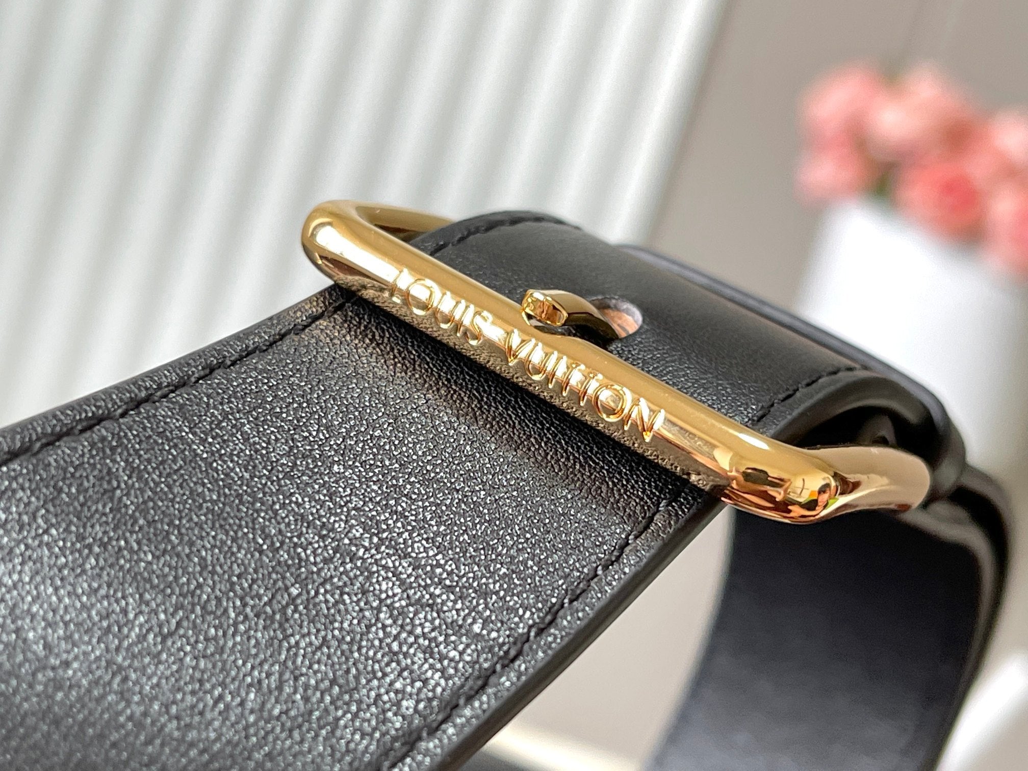 LOUIS VUITTON CAPUCINES SOUPLE GM 38 IN BLACK SMOOTH CALFSKIN GOLD HARDWARE