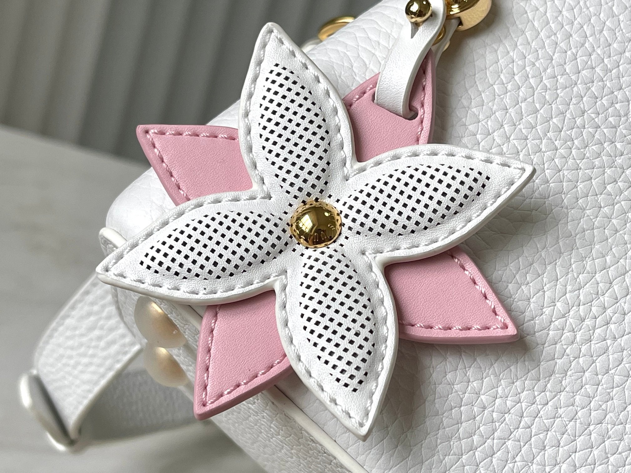 LOUIS VUITTON CAPUCINES MINI 21 IN WHITE TAURILLON GOLD HARDWARE