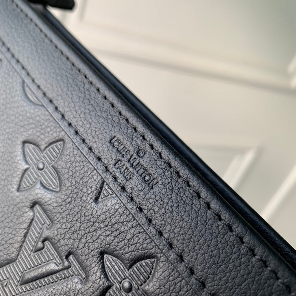 LOUIS VUITTON POCHETTE VOYAGE 22 IN BLACK MONOGRAM SHADOW CALFSKIN