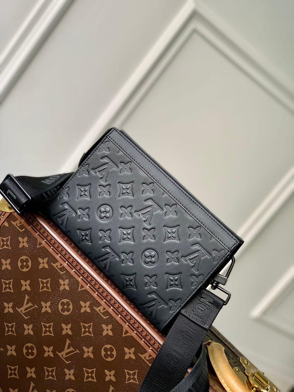 LOUIS VUITTON POCHETTE VOYAGE 22 IN BLACK MONOGRAM SHADOW CALFSKIN