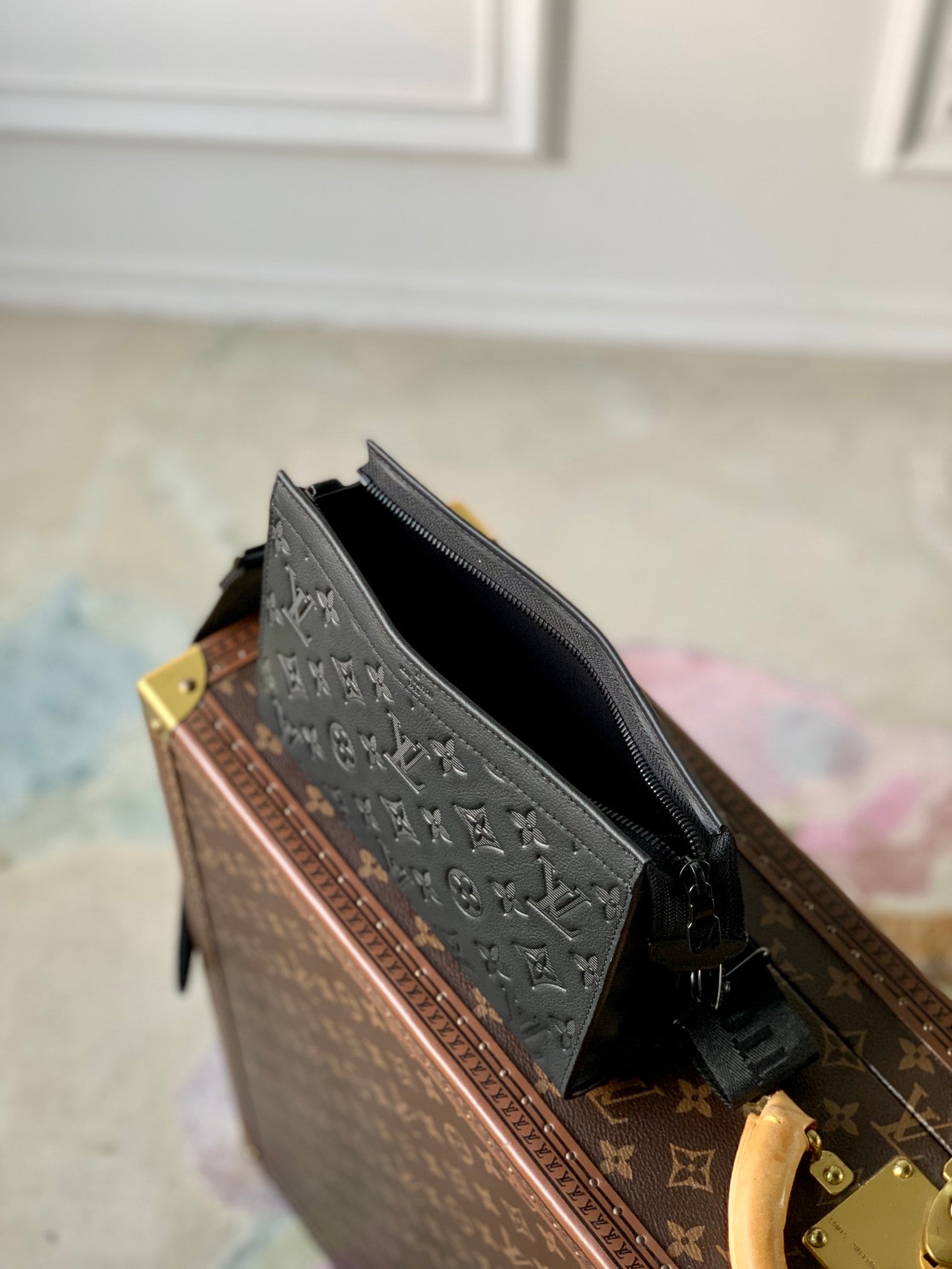 LOUIS VUITTON POCHETTE VOYAGE 22 IN BLACK MONOGRAM SHADOW CALFSKIN