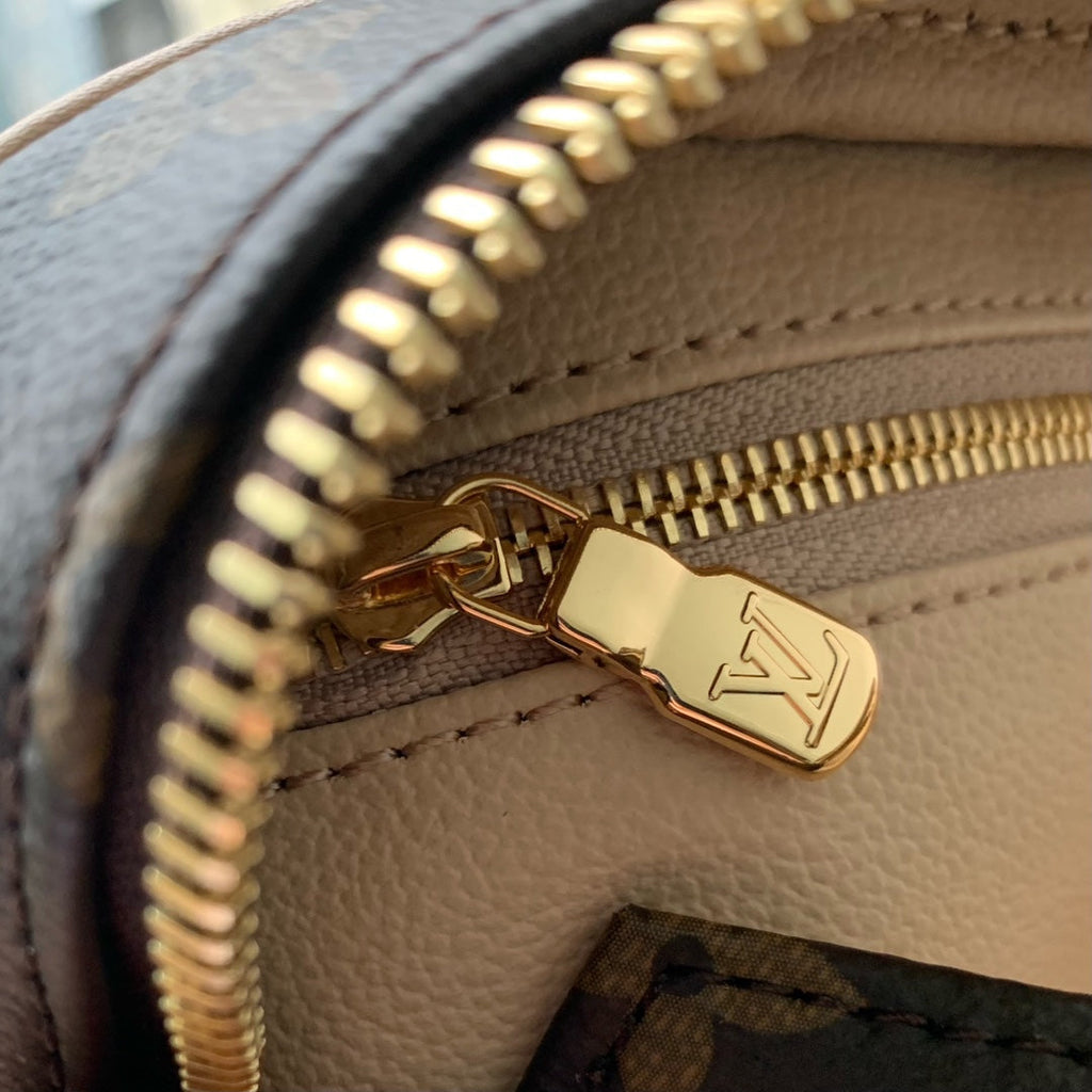 LOUIS VUITTON DOPP KIT 28 IN BROWN MONOGRAM CANVAS