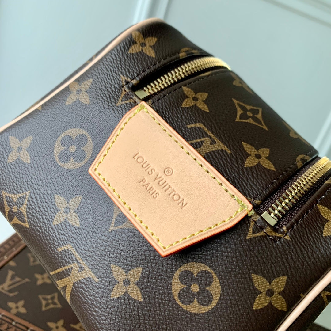 LOUIS VUITTON DOPP KIT 28 IN BROWN MONOGRAM CANVAS