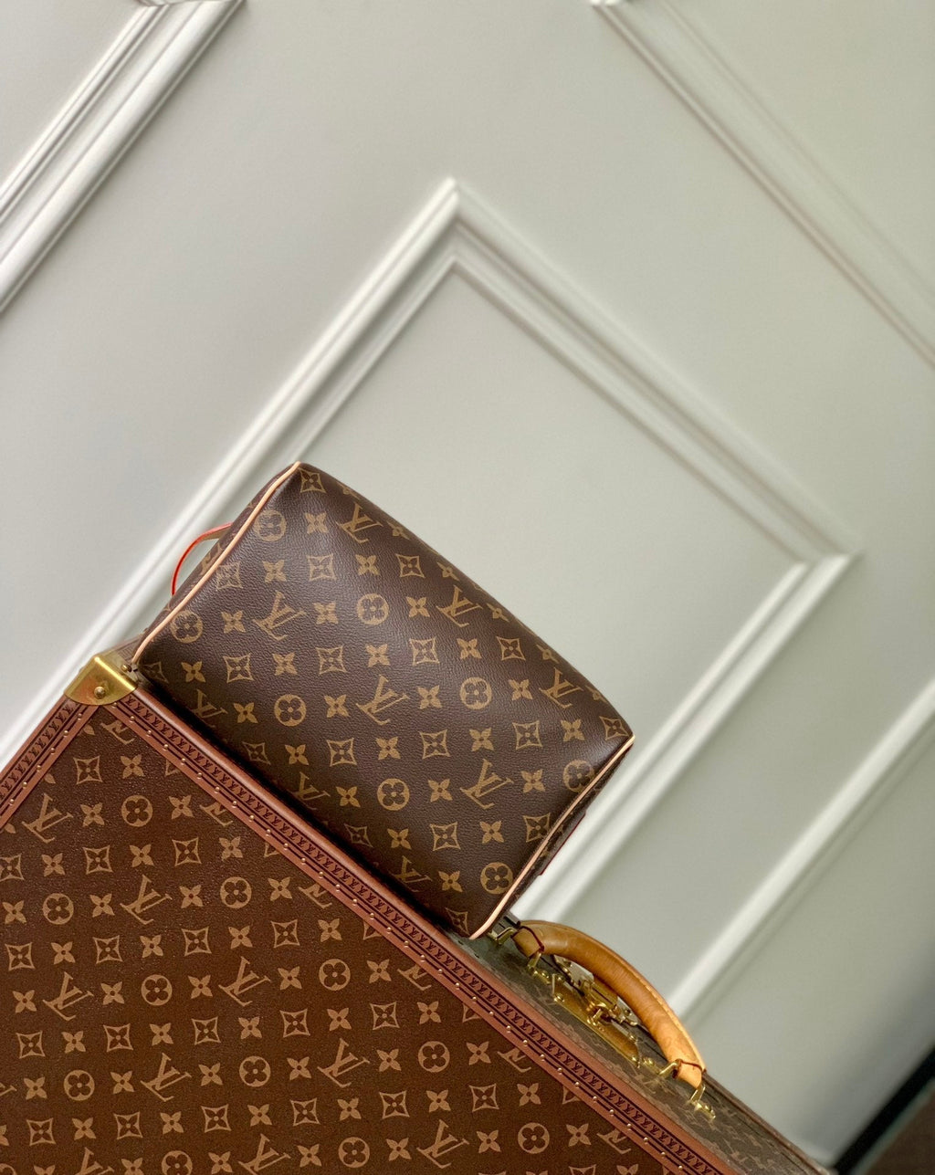 LOUIS VUITTON DOPP KIT 28 IN BROWN MONOGRAM CANVAS