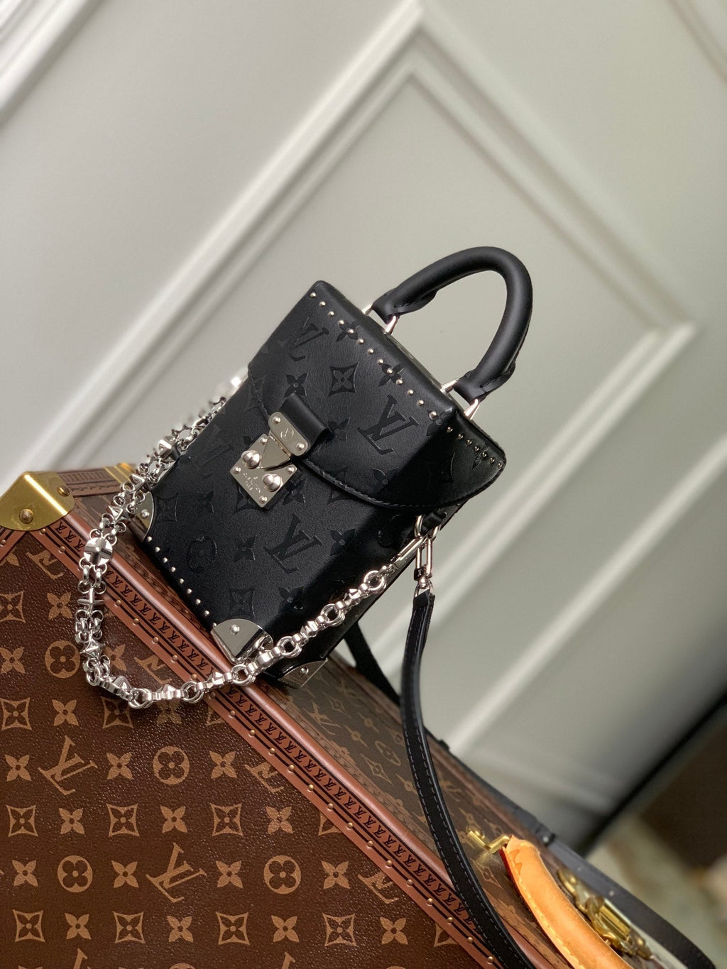 LOUIS VUITTON CAMERA BOX BAG 17 IN BLACK MONOGRAM EMBOSSED CALFSKIN SILVER CHAIN