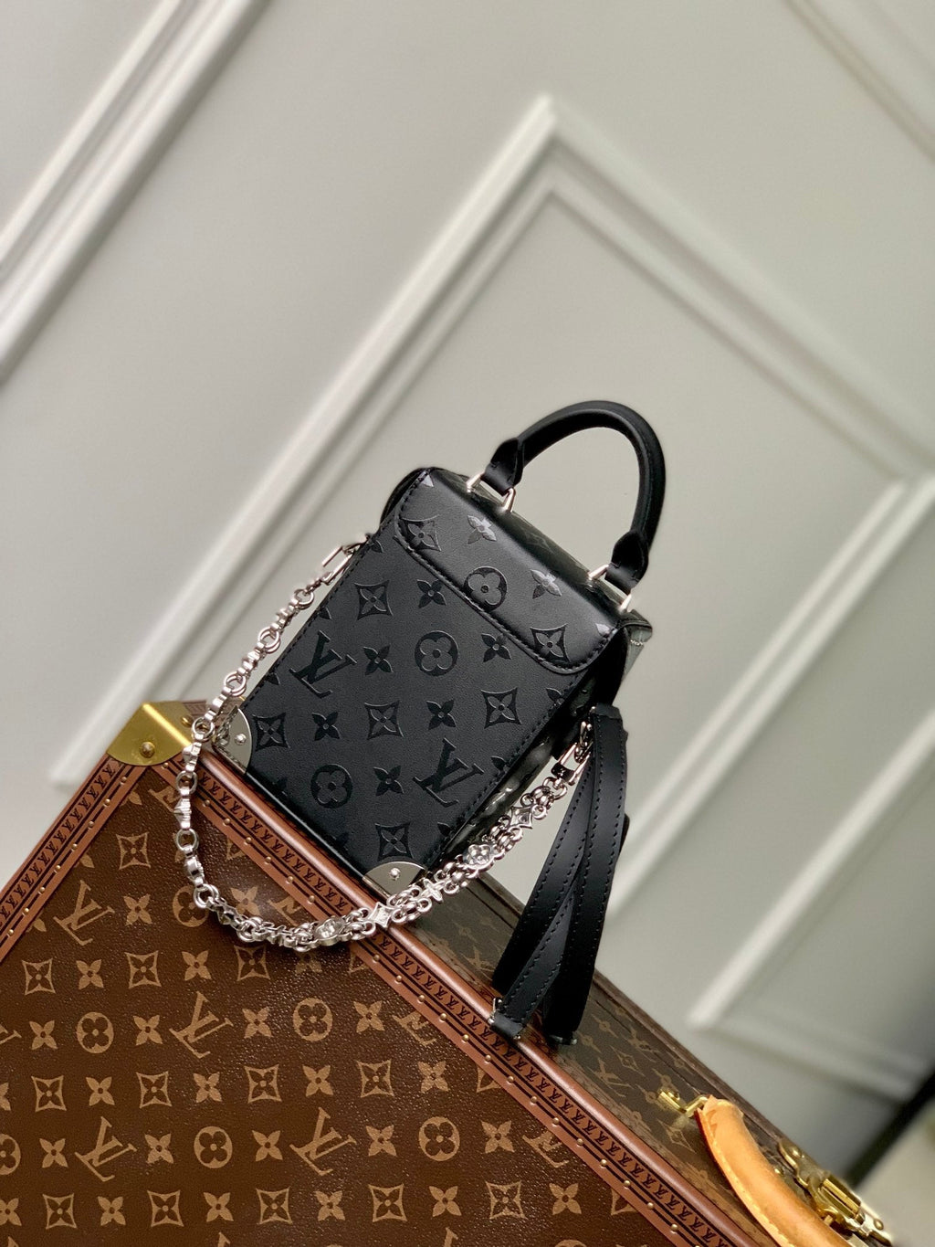 LOUIS VUITTON CAMERA BOX BAG 17 IN BLACK MONOGRAM EMBOSSED CALFSKIN SILVER CHAIN
