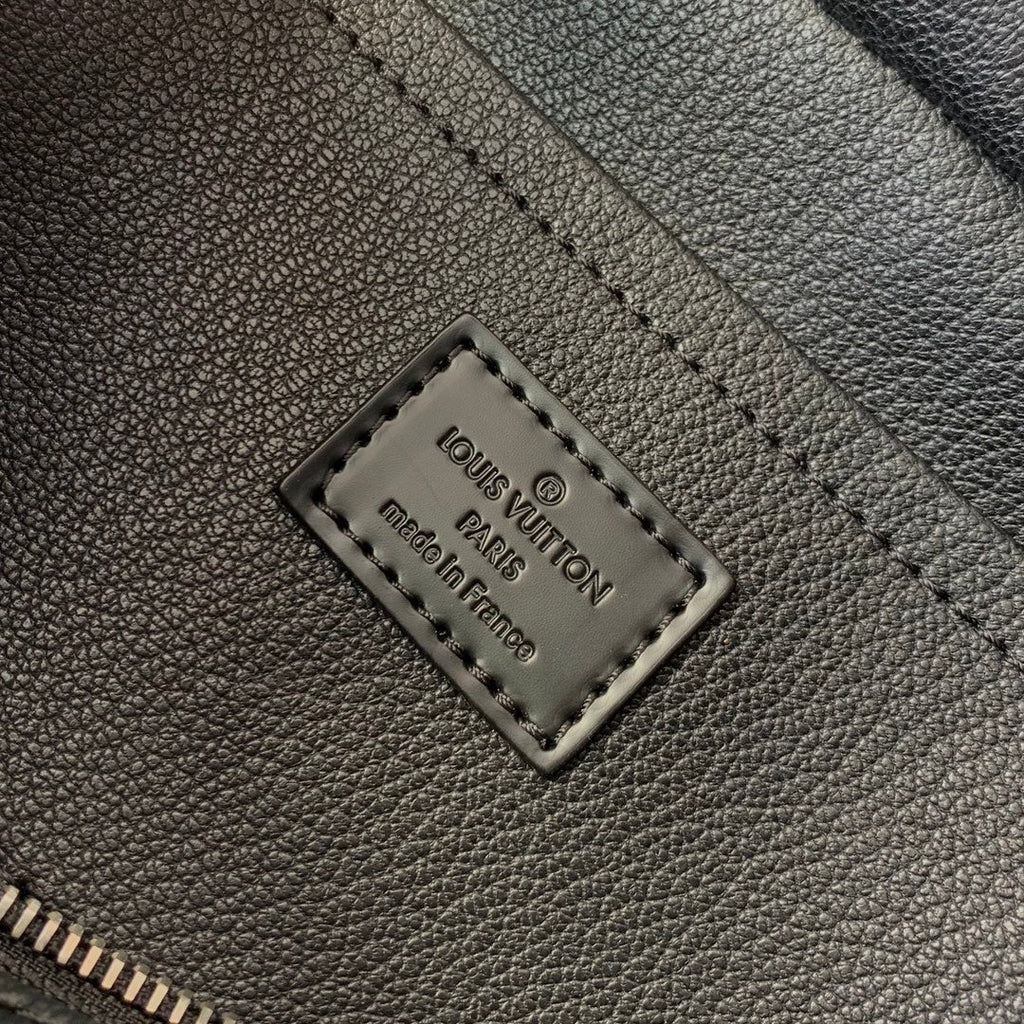 LOUIS VUITTON LOCKER DOPP KIT 23 IN BLACK MONOGRAM ECLIPSE CANVAS
