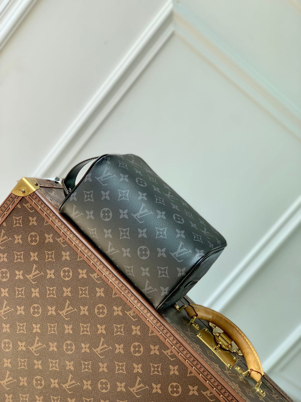LOUIS VUITTON LOCKER DOPP KIT 23 IN BLACK MONOGRAM ECLIPSE CANVAS