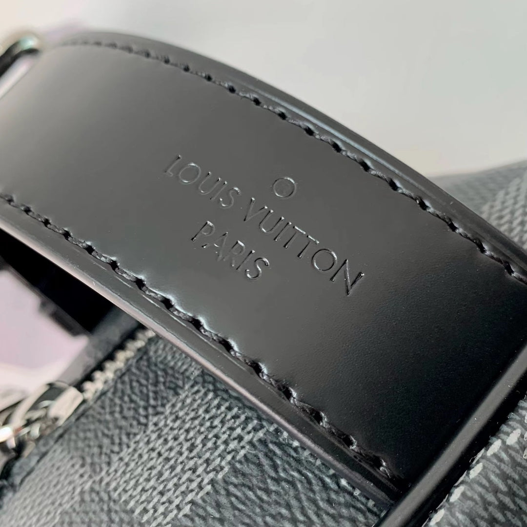 LOUIS VUITTON LOCKER DOPP KIT 23 IN GREY BLACK DAMIER GRAPHITE CANVAS