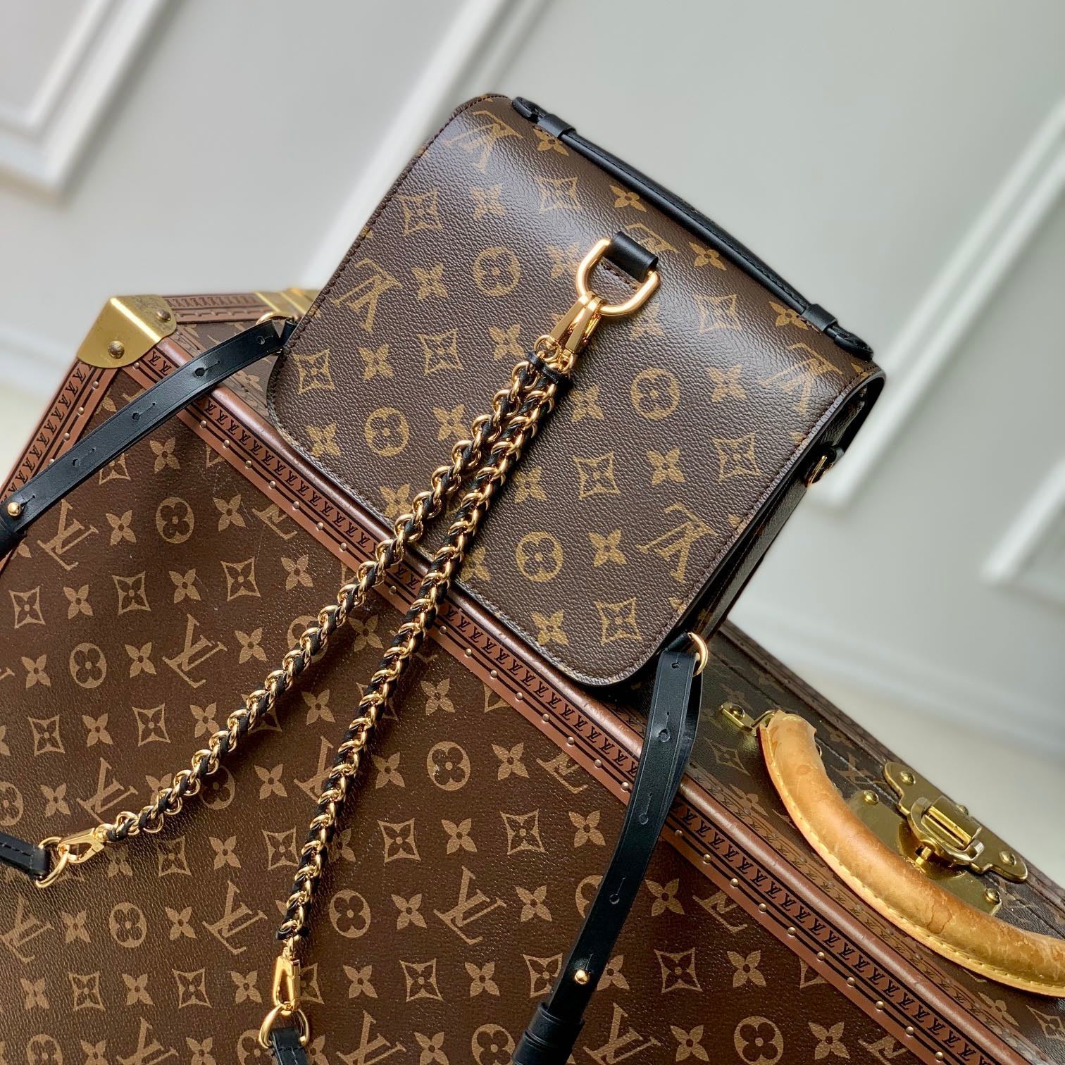 LOUIS VUITTON POCHETTE MÉTIS 20 IN BROWN MONOGRAM AND MONOGRAM REVERSE CANVAS GOLD BUCKLE