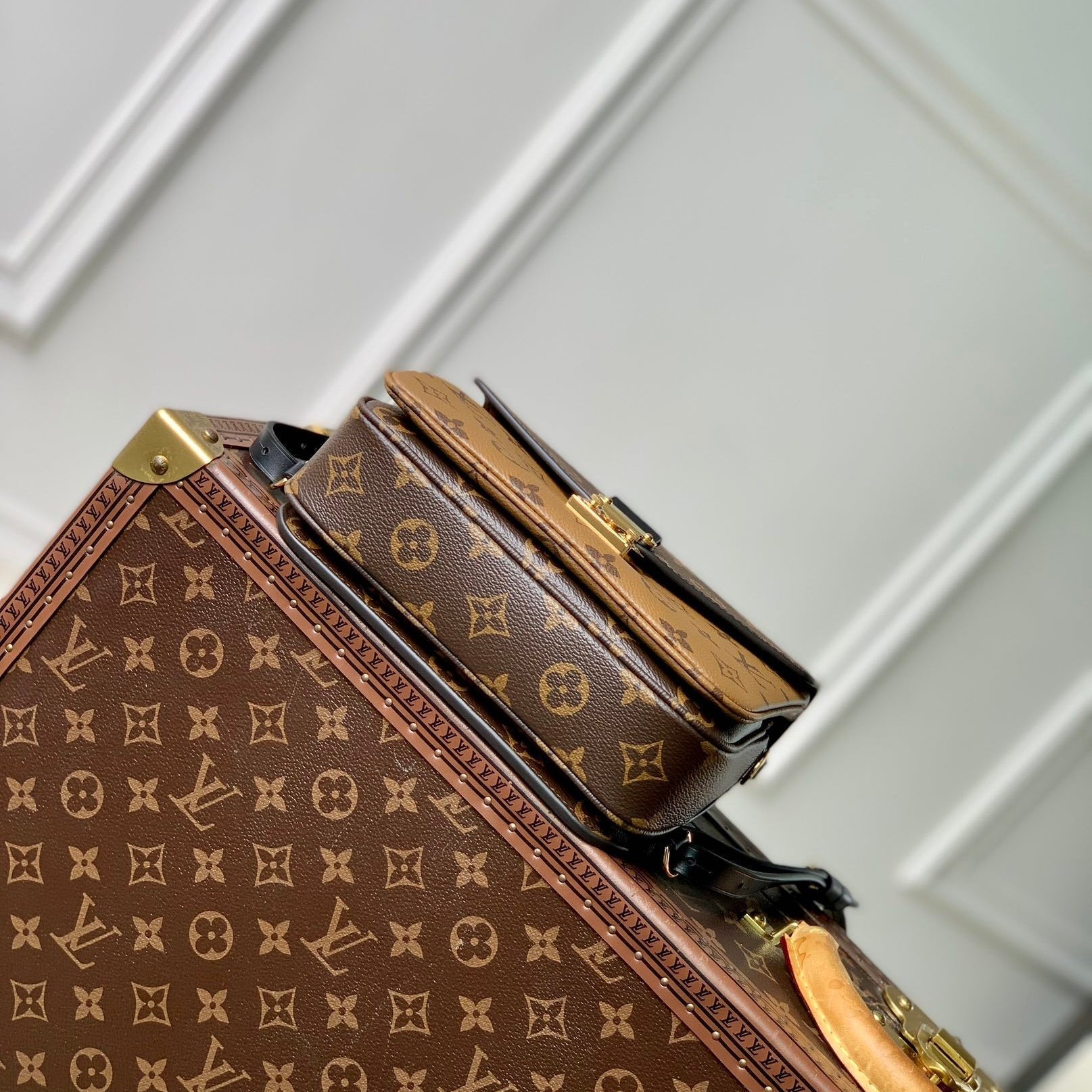 LOUIS VUITTON POCHETTE MÉTIS 20 IN BROWN MONOGRAM AND MONOGRAM REVERSE CANVAS GOLD BUCKLE