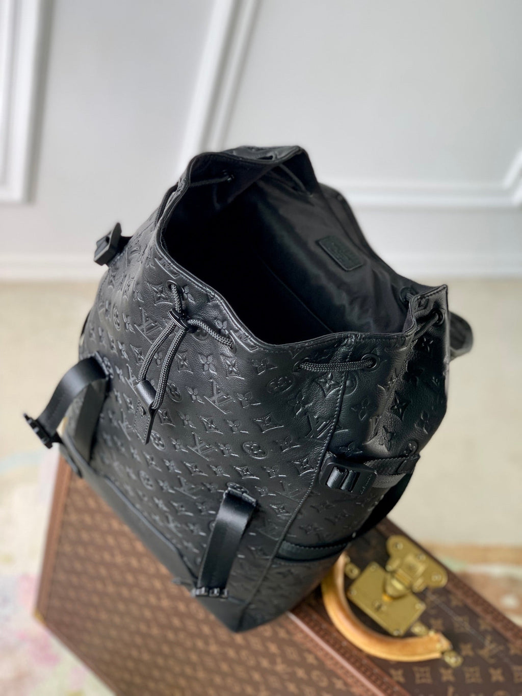 LOUIS VUITTON GETAWAY BACKPACK 50 IN BLACK MONOGRAM ECLIPSE CANVAS AND CALFSKIN EMBOSSED LOGO