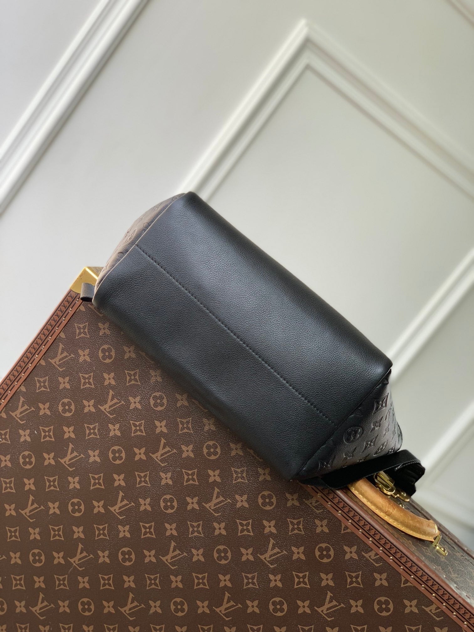 LOUIS VUITTON GETAWAY BACKPACK 50 IN BLACK MONOGRAM ECLIPSE CANVAS AND CALFSKIN EMBOSSED LOGO