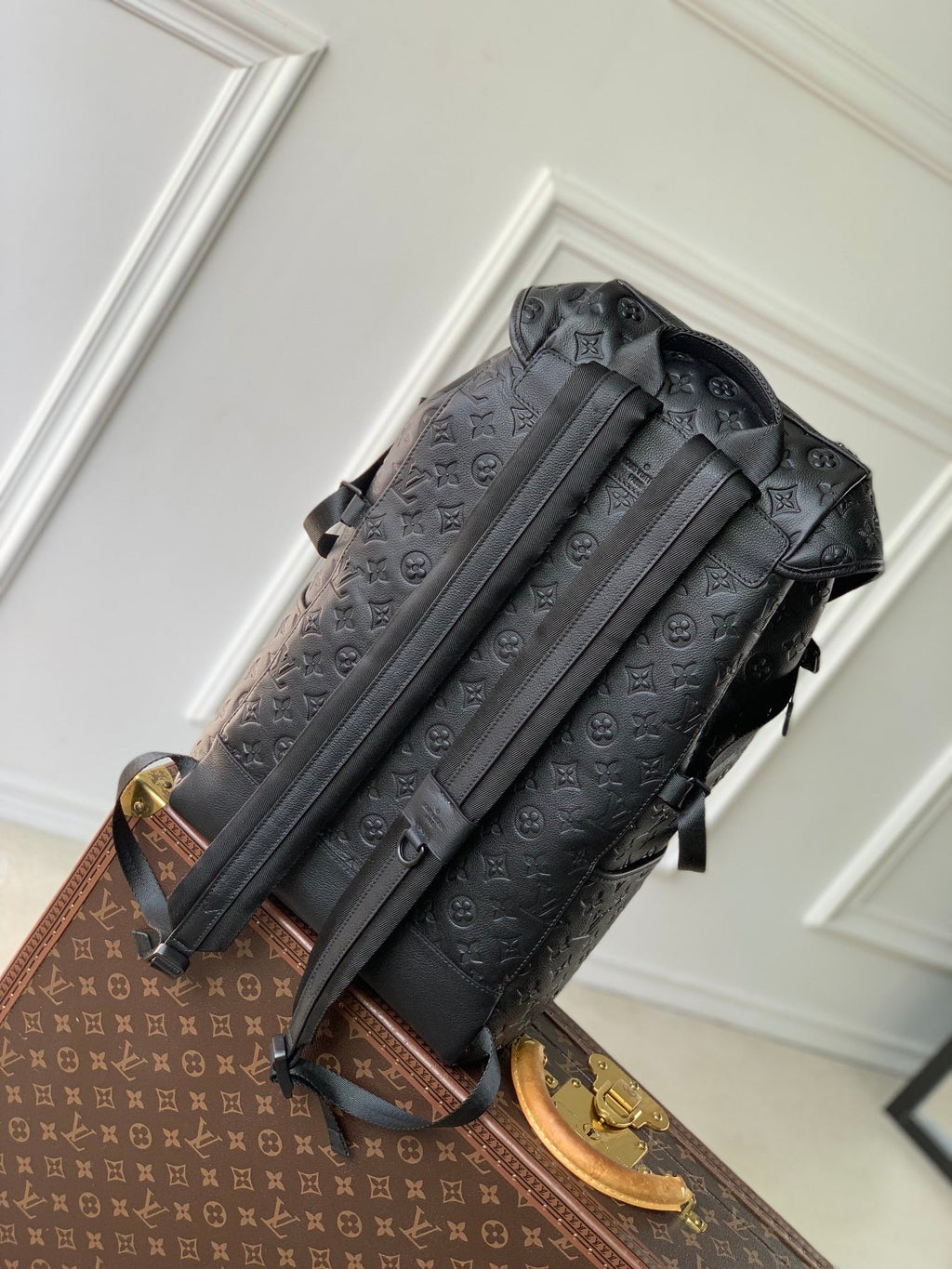 LOUIS VUITTON GETAWAY BACKPACK 50 IN BLACK MONOGRAM ECLIPSE CANVAS AND CALFSKIN EMBOSSED LOGO