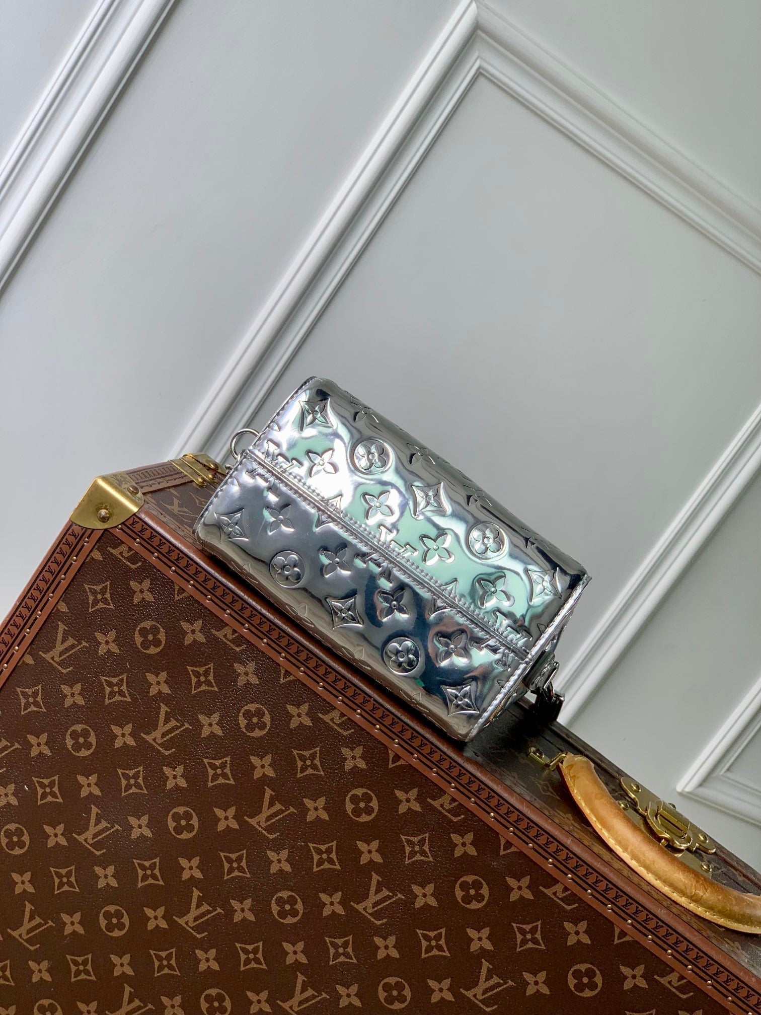 LOUIS VUITTON SPEEDY BANDOULIÈRE 20 IN SILVER MONOGRAM EMBOSSED CALFSKIN