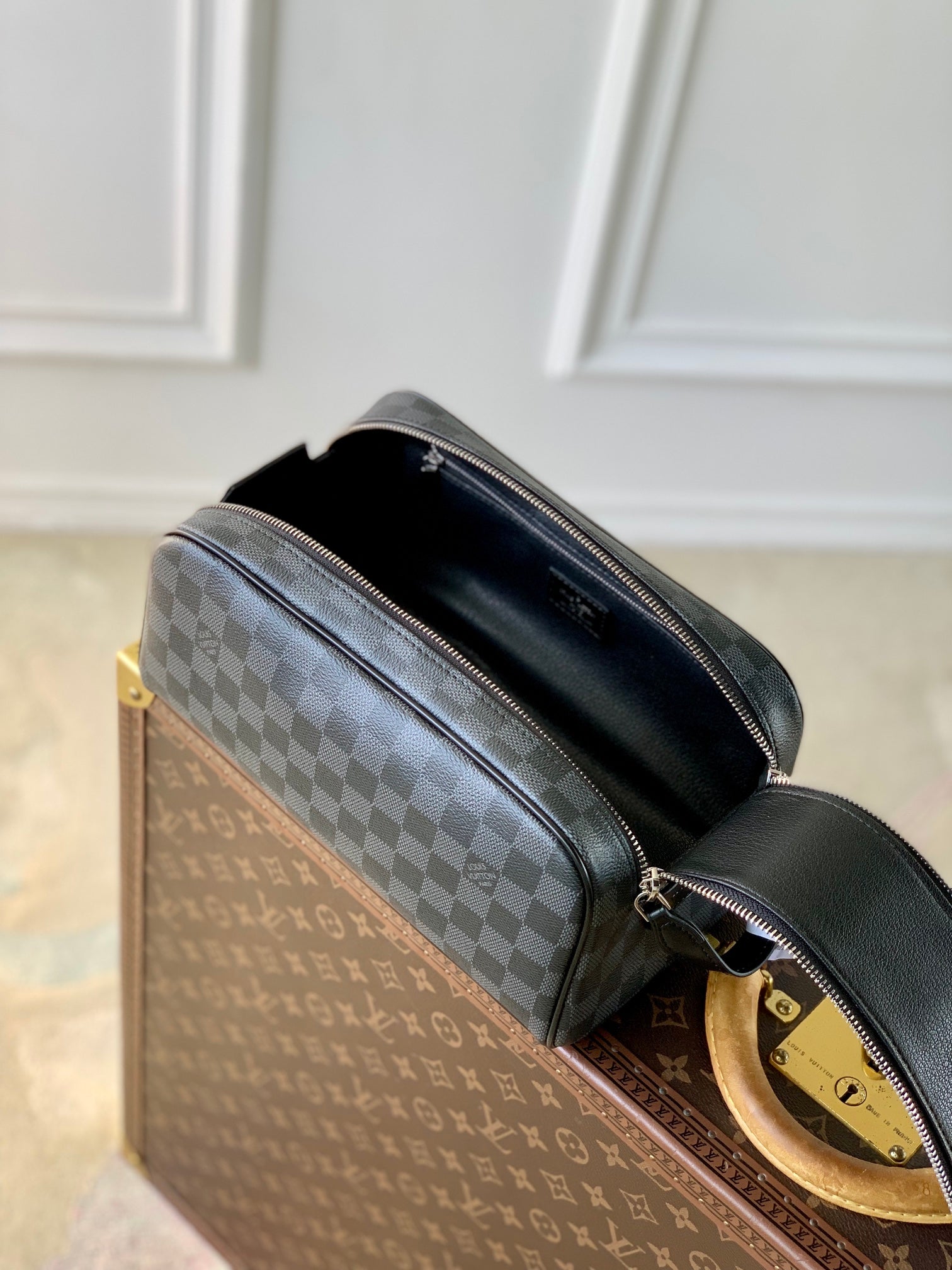 LOUIS VUITTON DOPP KIT 28 IN BLACK DAMIER GRAPHITE CANVAS