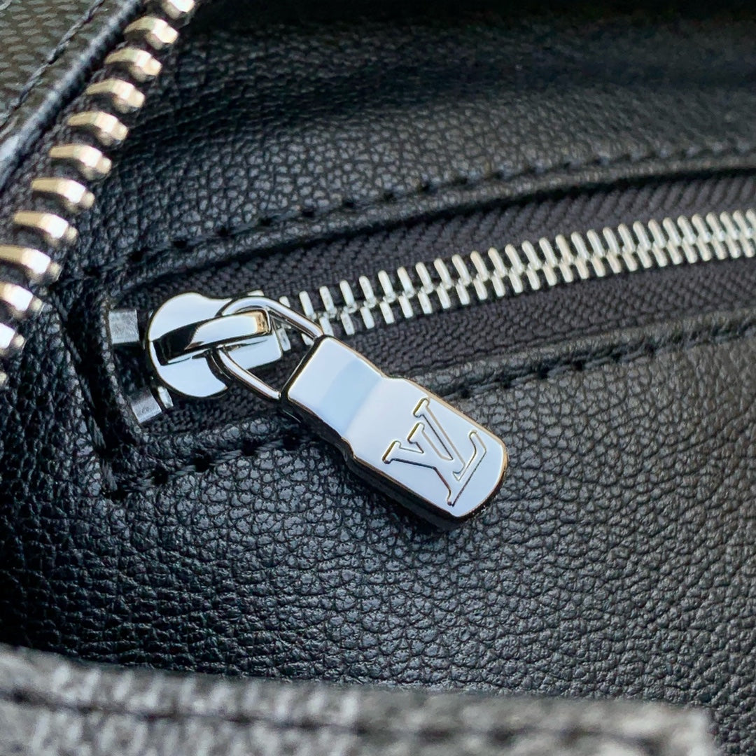 LOUIS VUITTON DOPP KIT 28 IN BLACK DAMIER GRAPHITE CANVAS