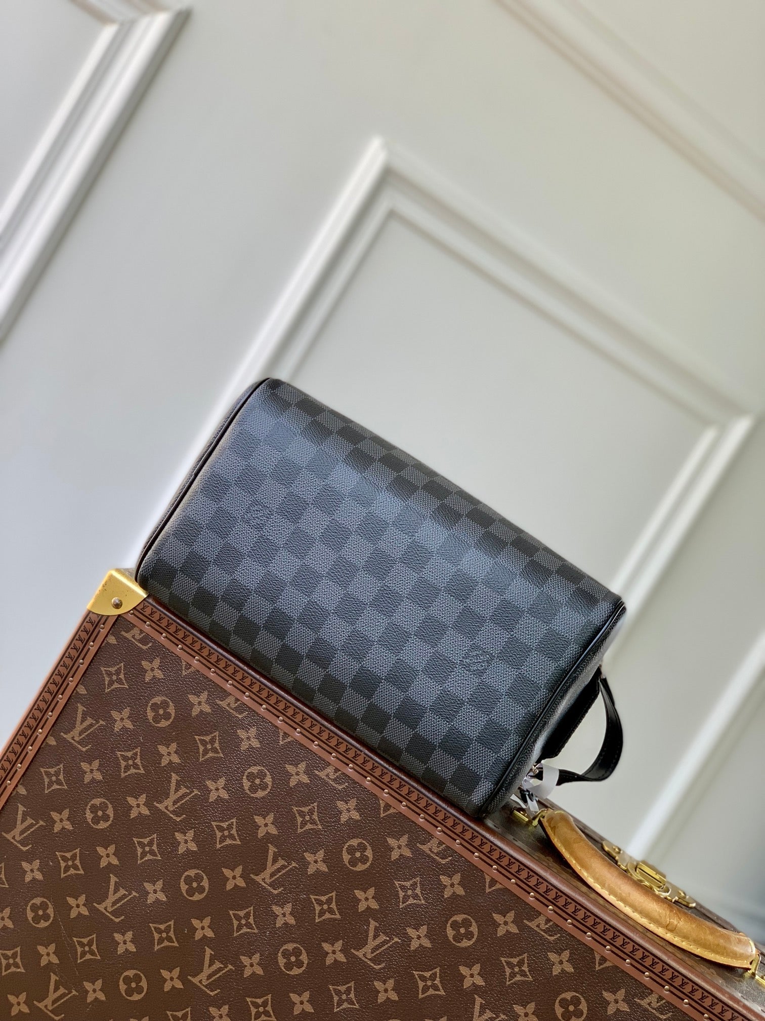 LOUIS VUITTON DOPP KIT 28 IN BLACK DAMIER GRAPHITE CANVAS