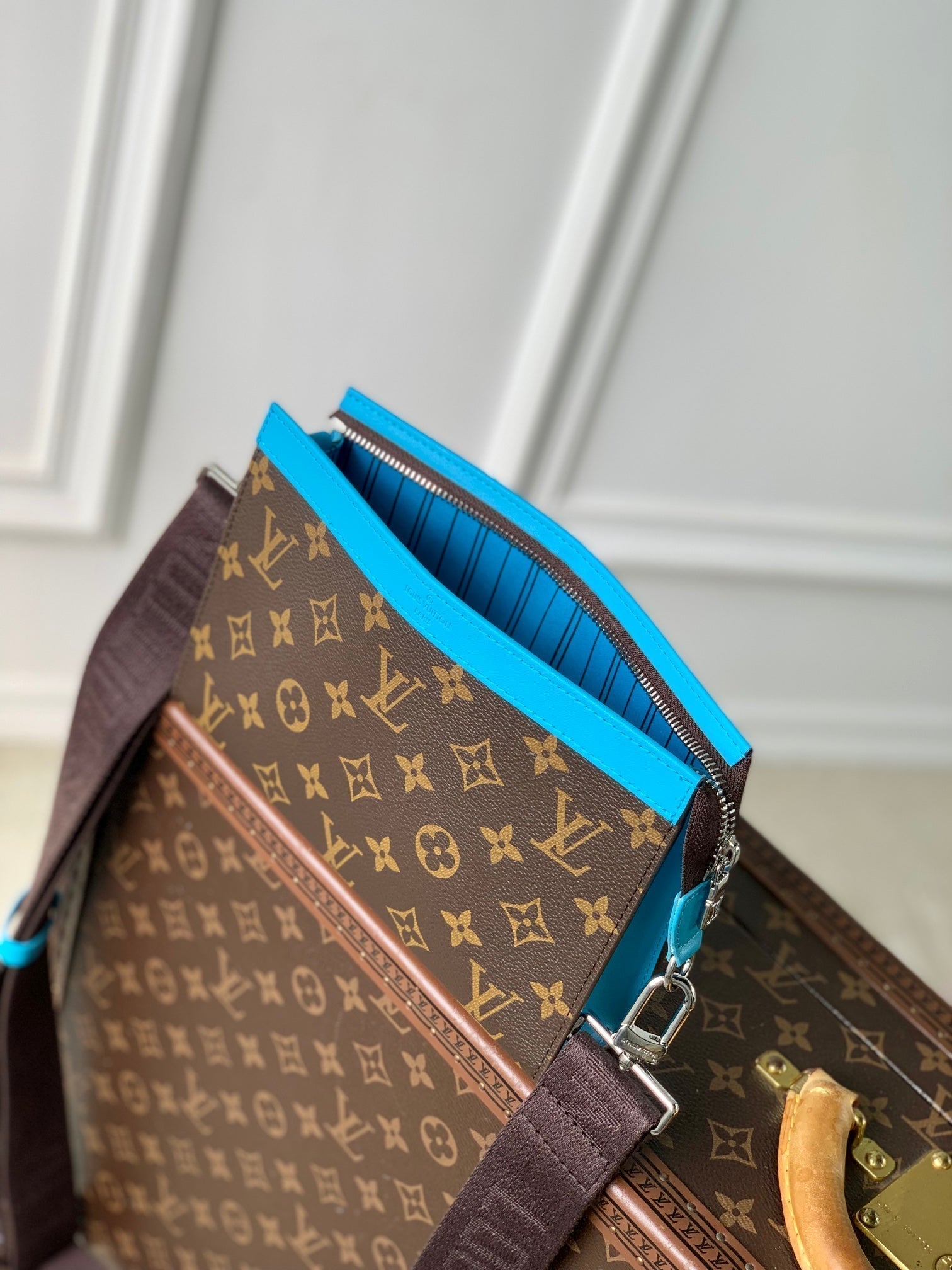 LOUIS VUITTON GASTON WEARABLE WALLET 18 IN BROWN MONOGRAM CANVAS MIX SKY CALFSKIN