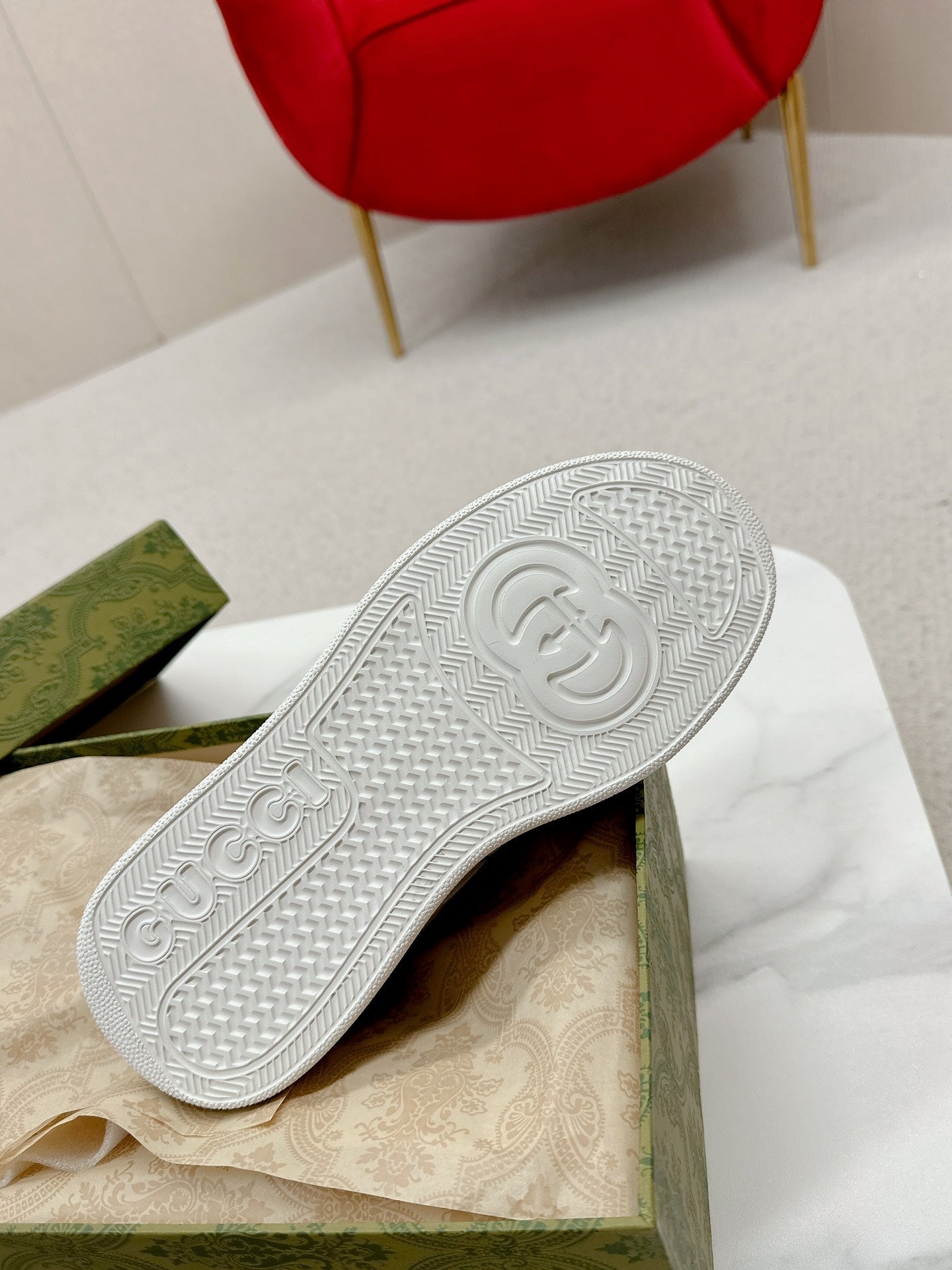 GUCCI TRAINER WHITE CALFSKIN WITH PATTERN