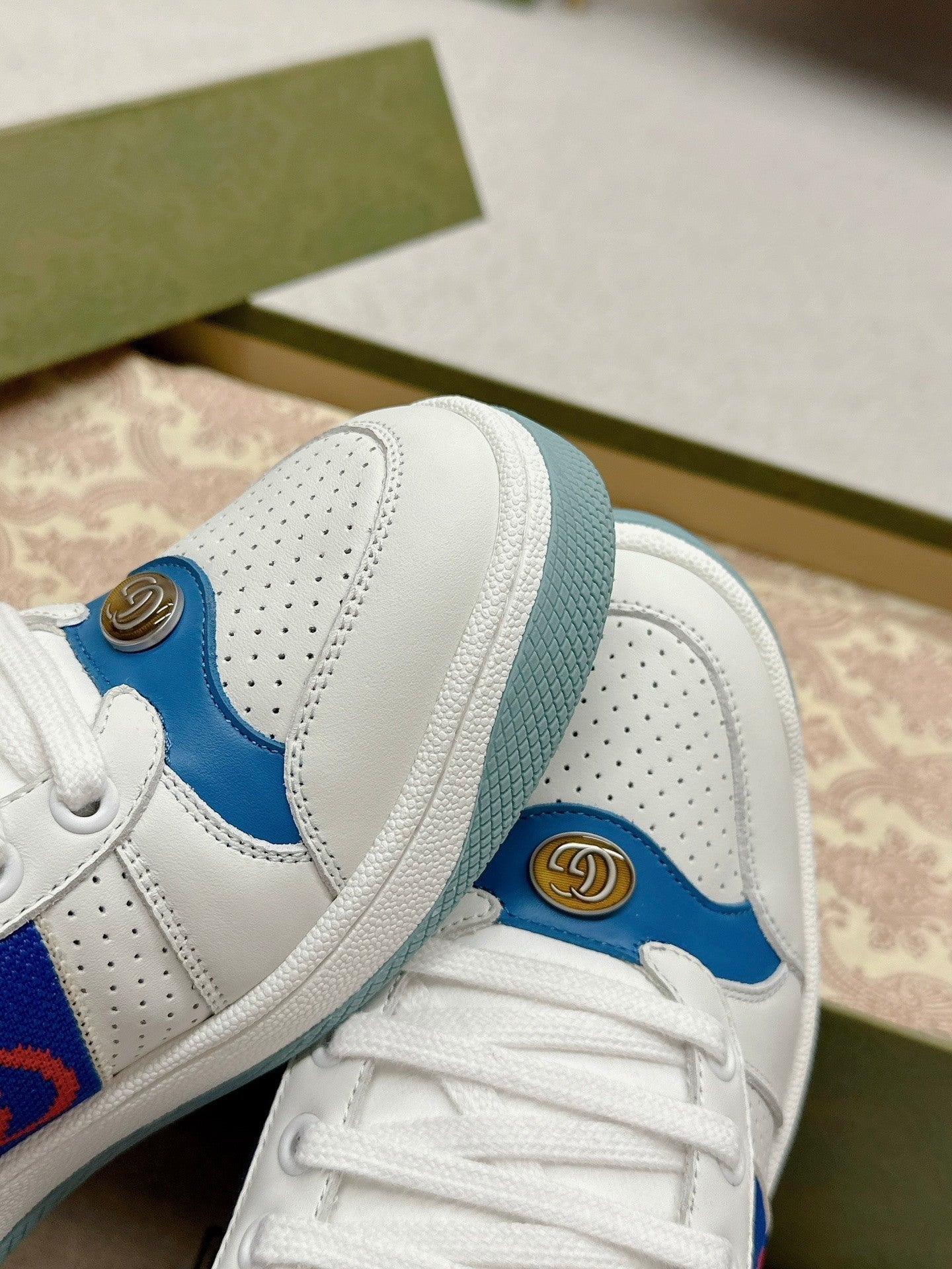 GUCCI WOMEN'S SCREENER TRAINER WHITE AND BLUE CALFSKIN