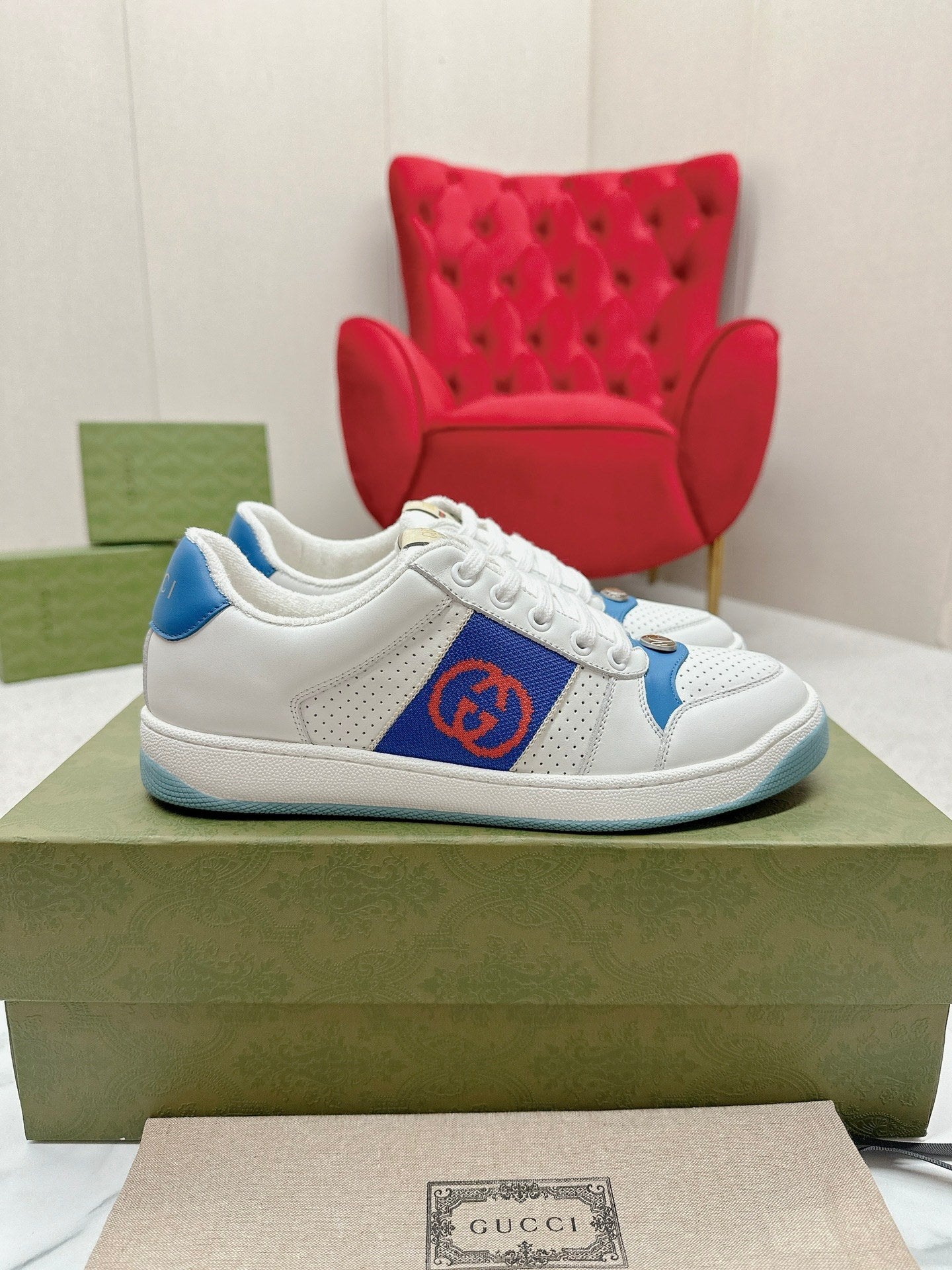 GUCCI WOMEN'S SCREENER TRAINER WHITE AND BLUE CALFSKIN