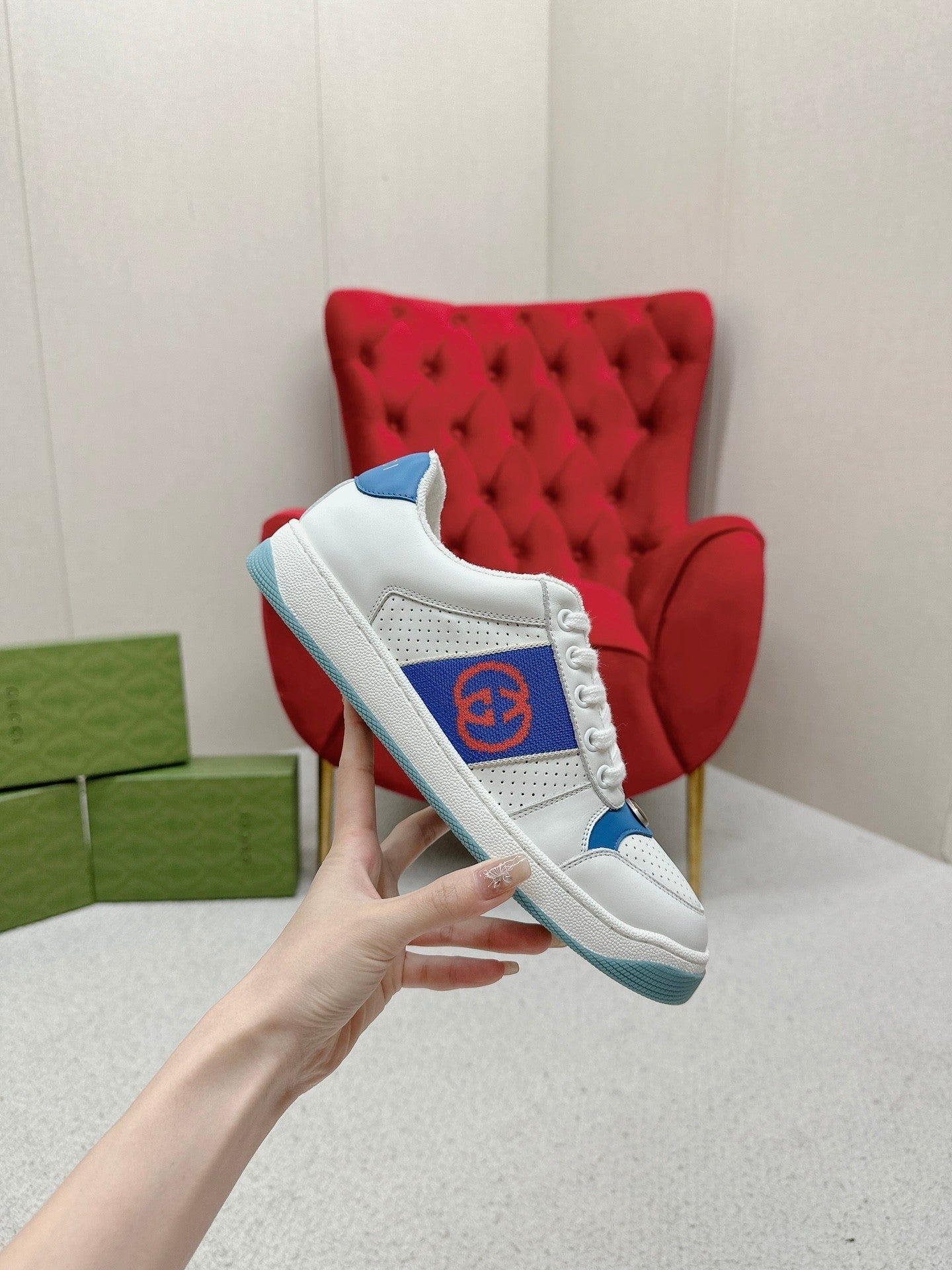 GUCCI WOMEN'S SCREENER TRAINER WHITE AND BLUE CALFSKIN