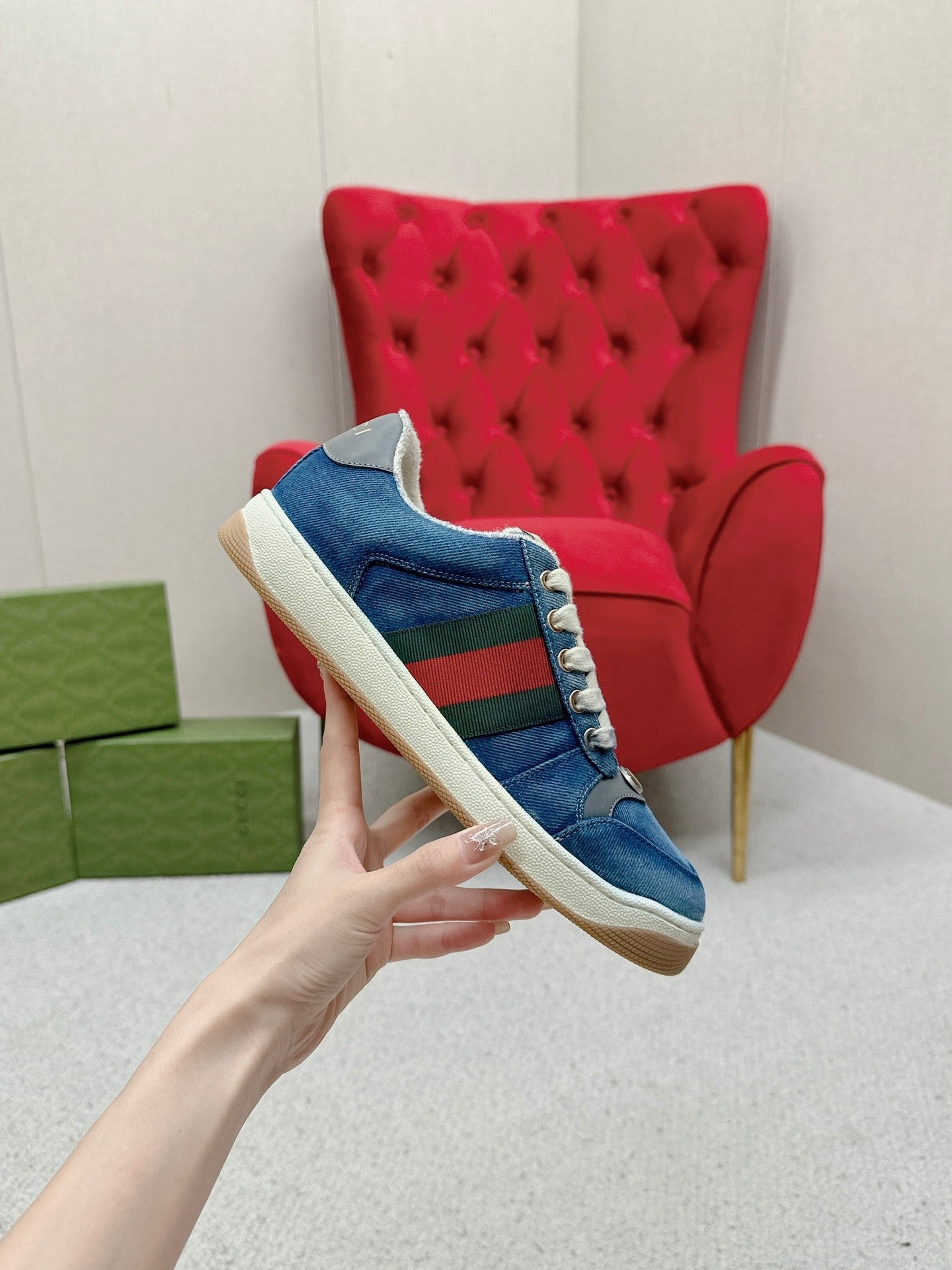 GUCCI WOMEN'S SCREENER TRAINER AEGEAN CALFSKIN