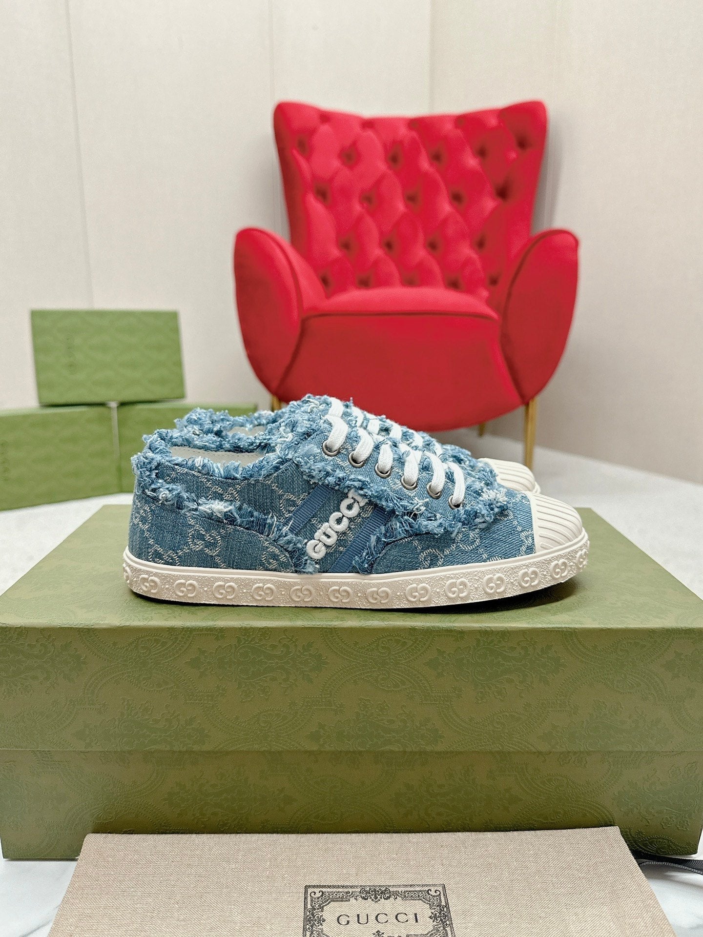 GUCCI TRAINER SCALLOPED TOE BLUE DENIM