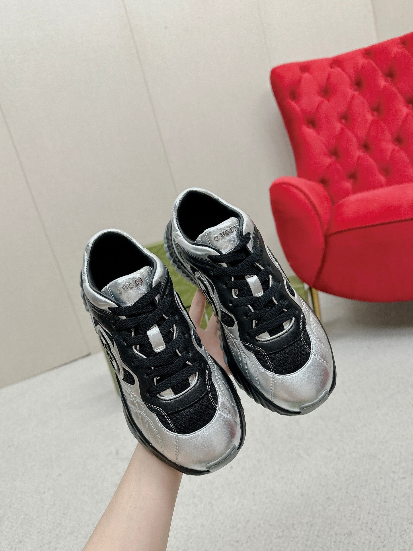 GUCCI RIPPLE TRAINER LIGHT SILVER AND BLACK LAMBSKIN
