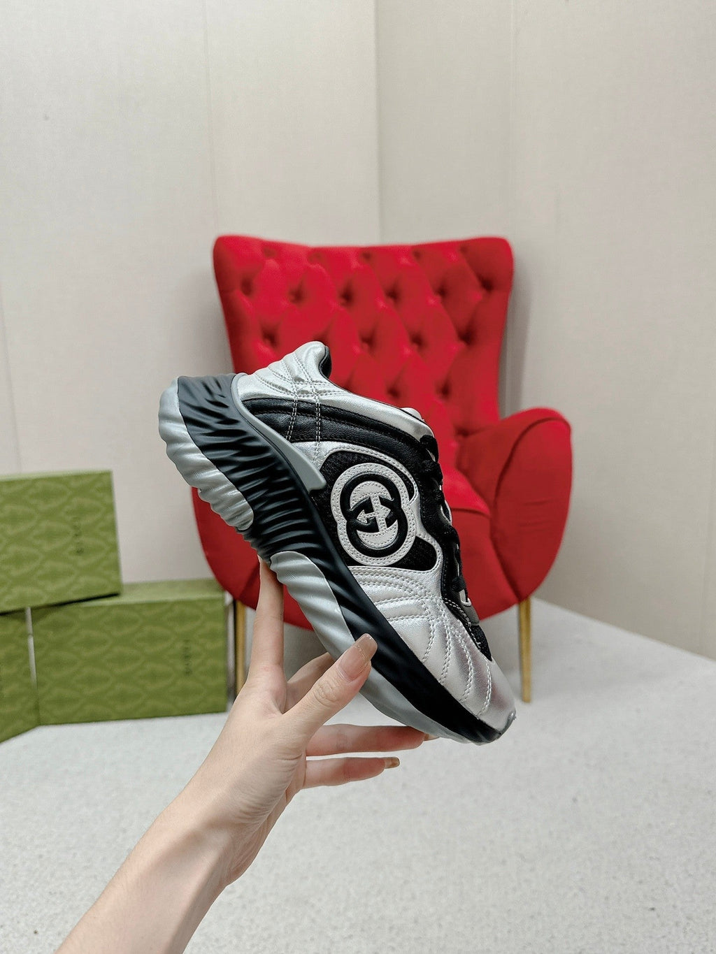 GUCCI RIPPLE TRAINER LIGHT SILVER AND BLACK LAMBSKIN