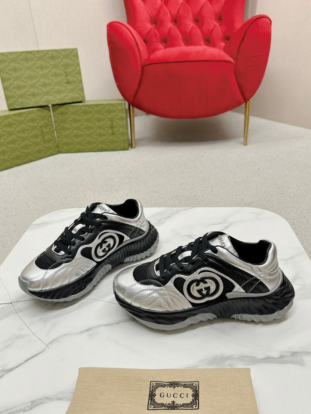 GUCCI RIPPLE TRAINER LIGHT SILVER AND BLACK LAMBSKIN