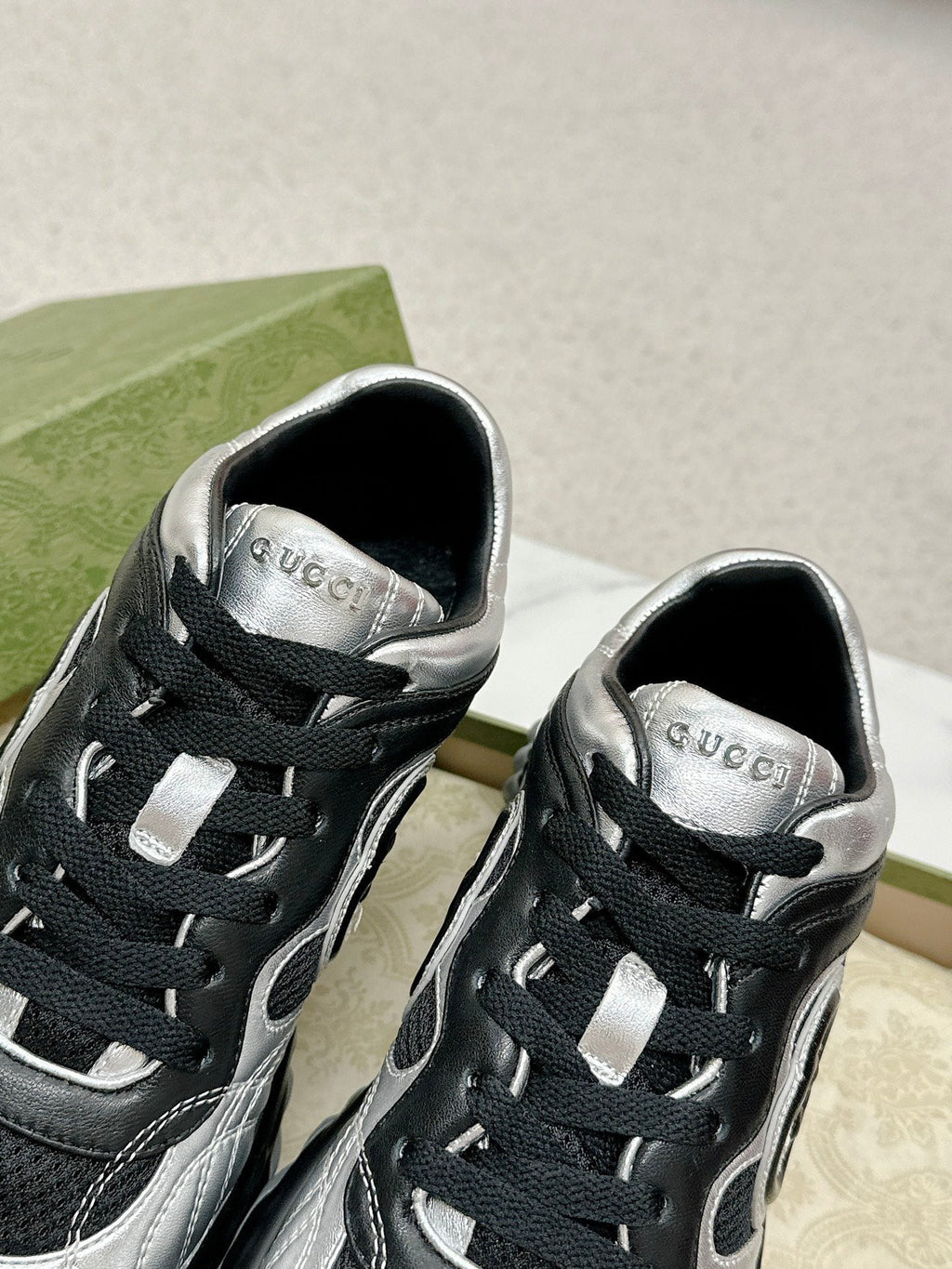 GUCCI RIPPLE TRAINER LIGHT SILVER AND BLACK LAMBSKIN