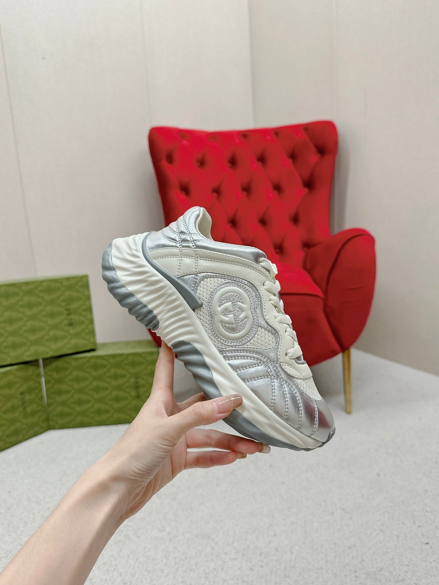 GUCCI RIPPLE TRAINER LIGHT SILVER LAMBSKIN