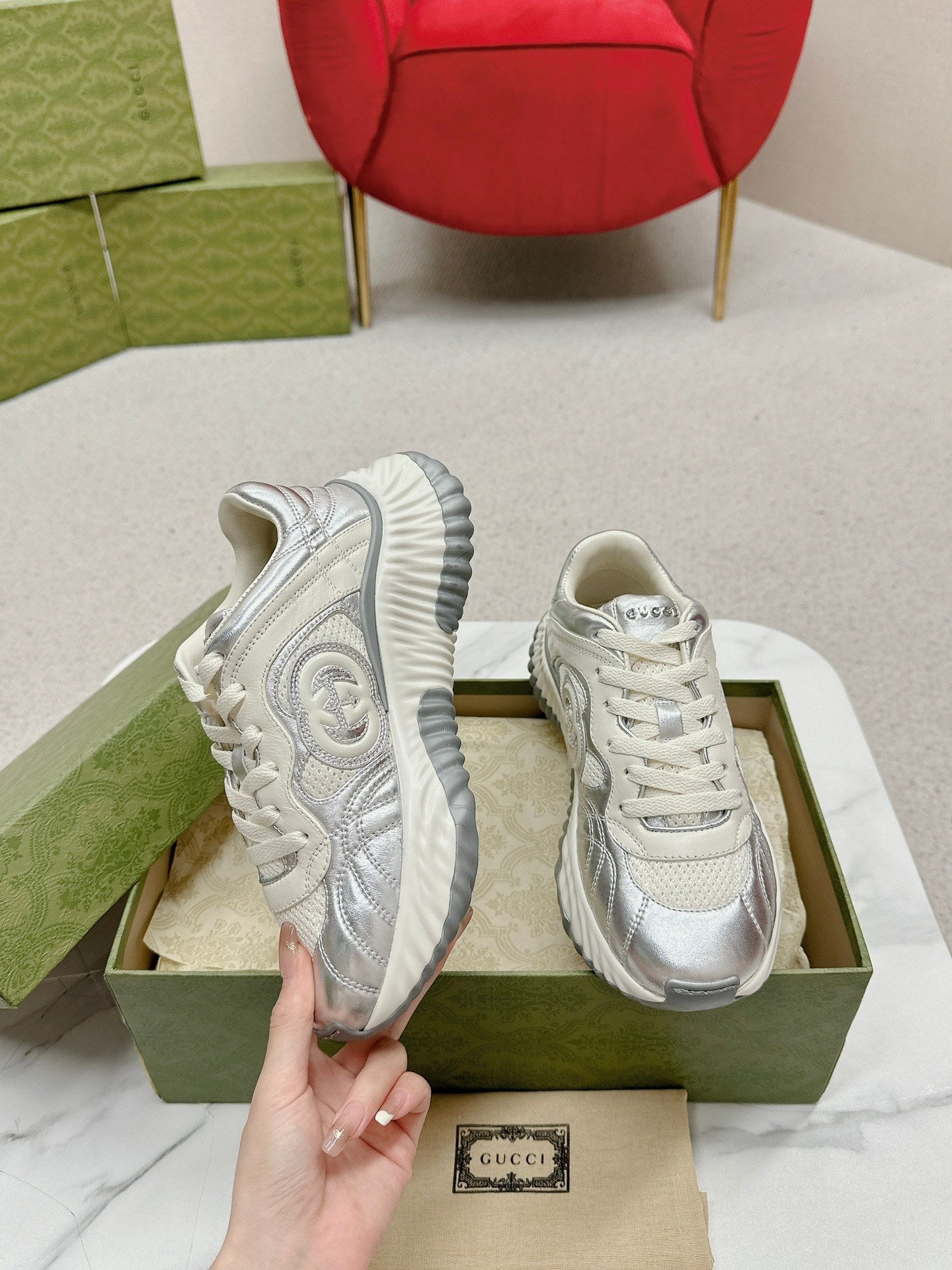 GUCCI RIPPLE TRAINER LIGHT SILVER LAMBSKIN