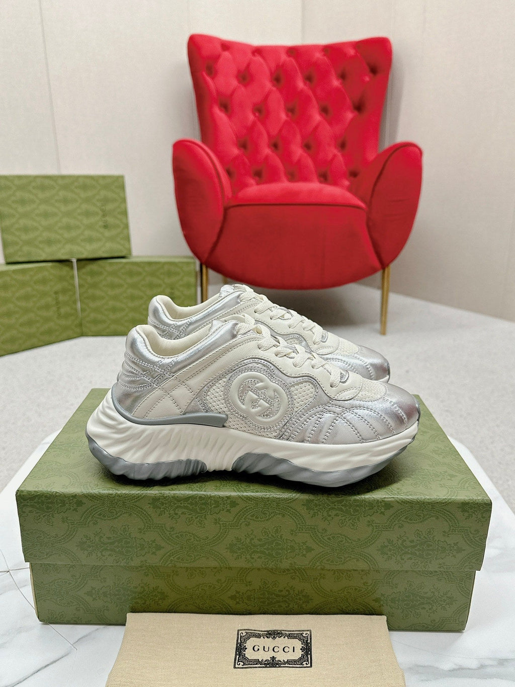 GUCCI RIPPLE TRAINER LIGHT SILVER LAMBSKIN