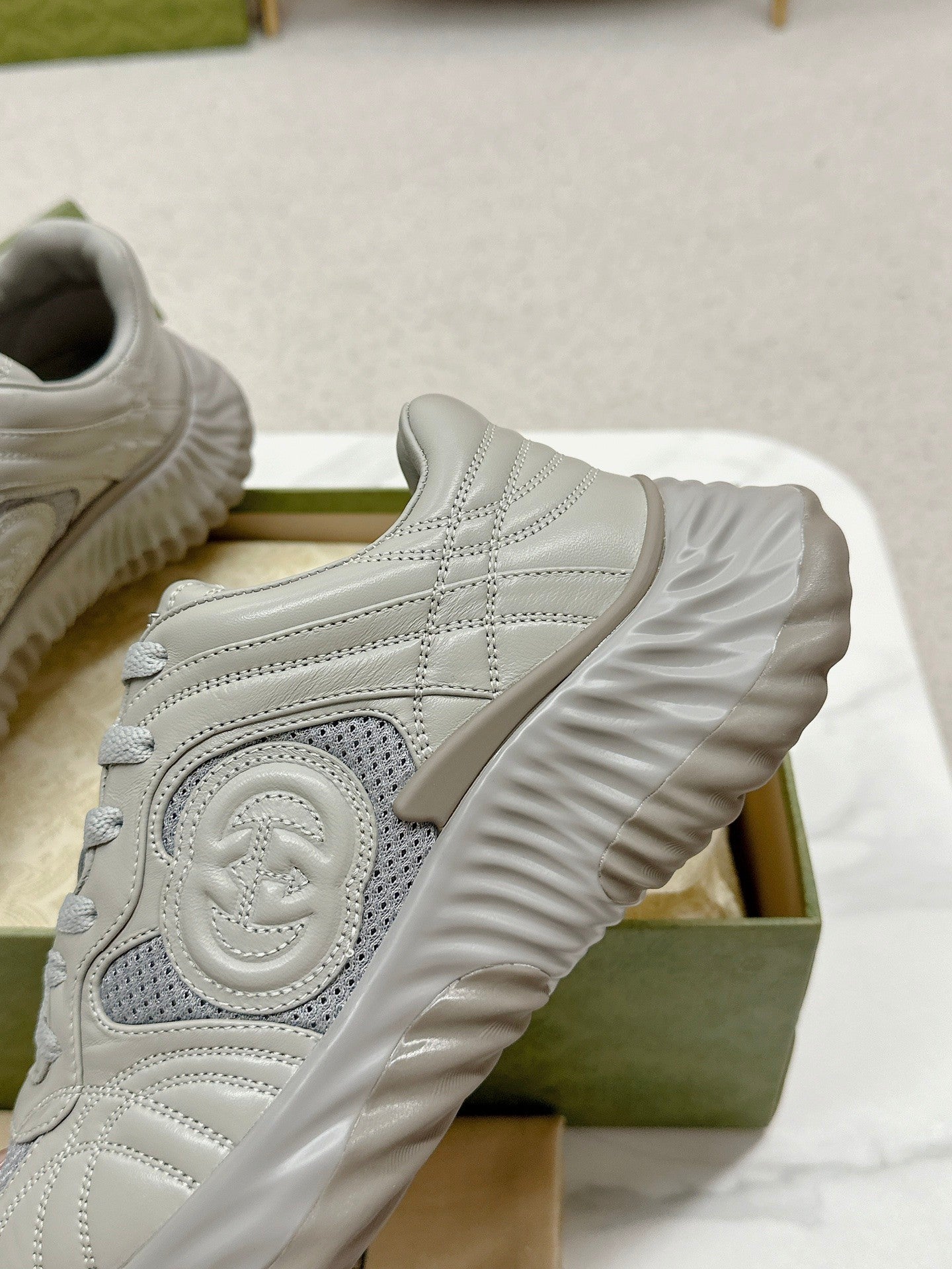 GUCCI RIPPLE TRAINER LIGHT GRAY LAMBSKIN