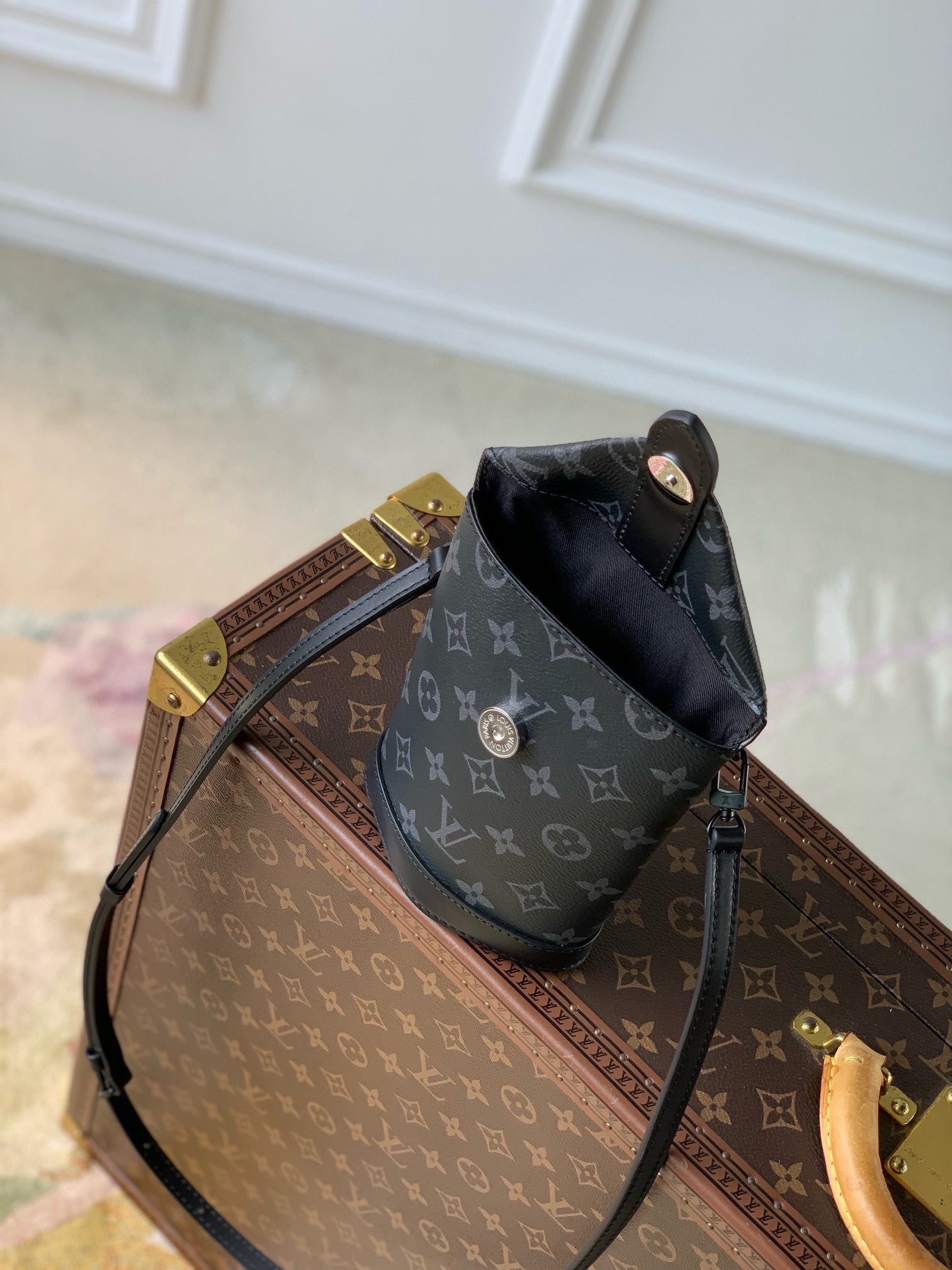 LOUIS VUITTON ENVELOPE POUCH 18 IN BLACK MONOGRAM ECLIPSE CANVAS