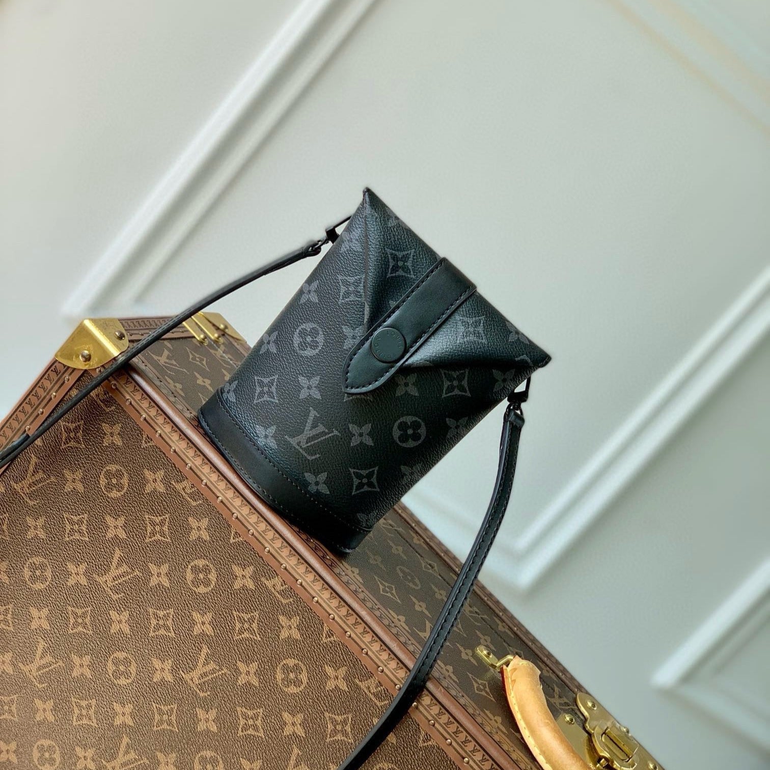 LOUIS VUITTON ENVELOPE POUCH 18 IN BLACK MONOGRAM ECLIPSE CANVAS
