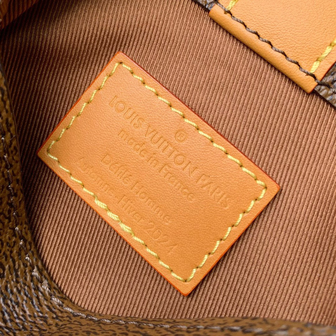 LOUIS VUITTON ENVELOPE POUCH 18 IN BROWN MONOGRAM COATED CANVAS AND CALFSKIN
