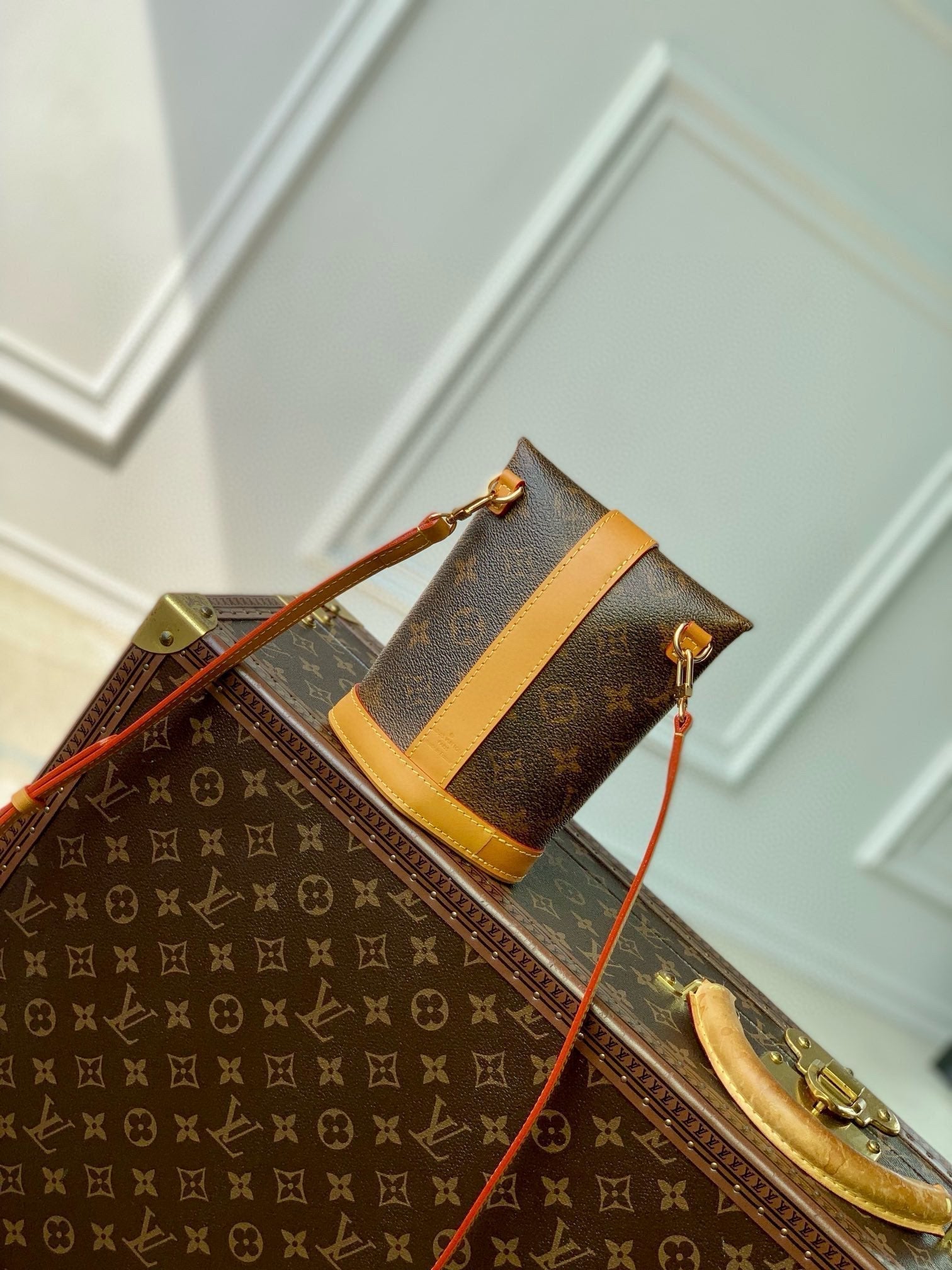 LOUIS VUITTON ENVELOPE POUCH 18 IN BROWN MONOGRAM COATED CANVAS AND CALFSKIN