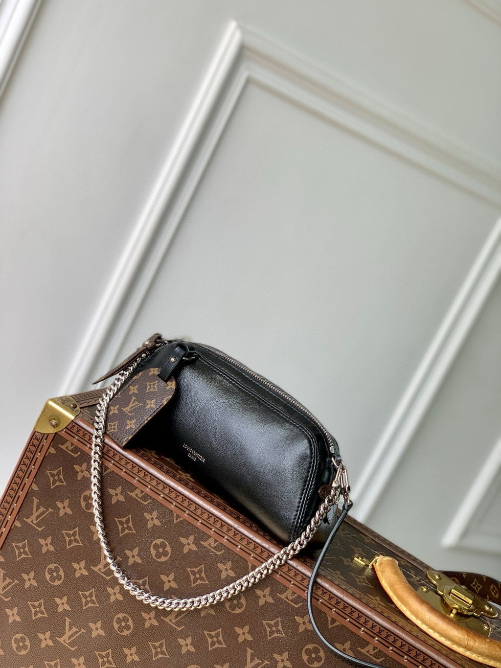 LOUIS VUITTON POCHETTE VIBE HANDBAG 25 IN BLACK LAMBSKIN BROWN COWHIDE AND COATED CANVAS TRIM