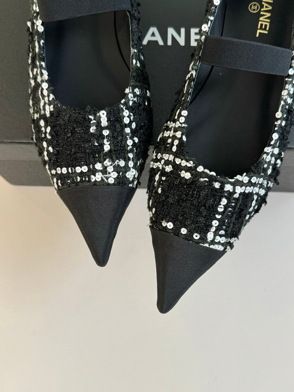 CHANEL MARY JANE IN BLACK MIX WHITE WOOL TWEED