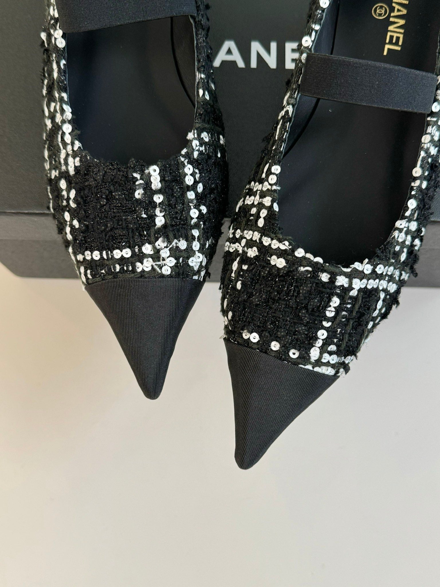 CHANEL MARY JANE IN BLACK MIX WHITE WOOL TWEED