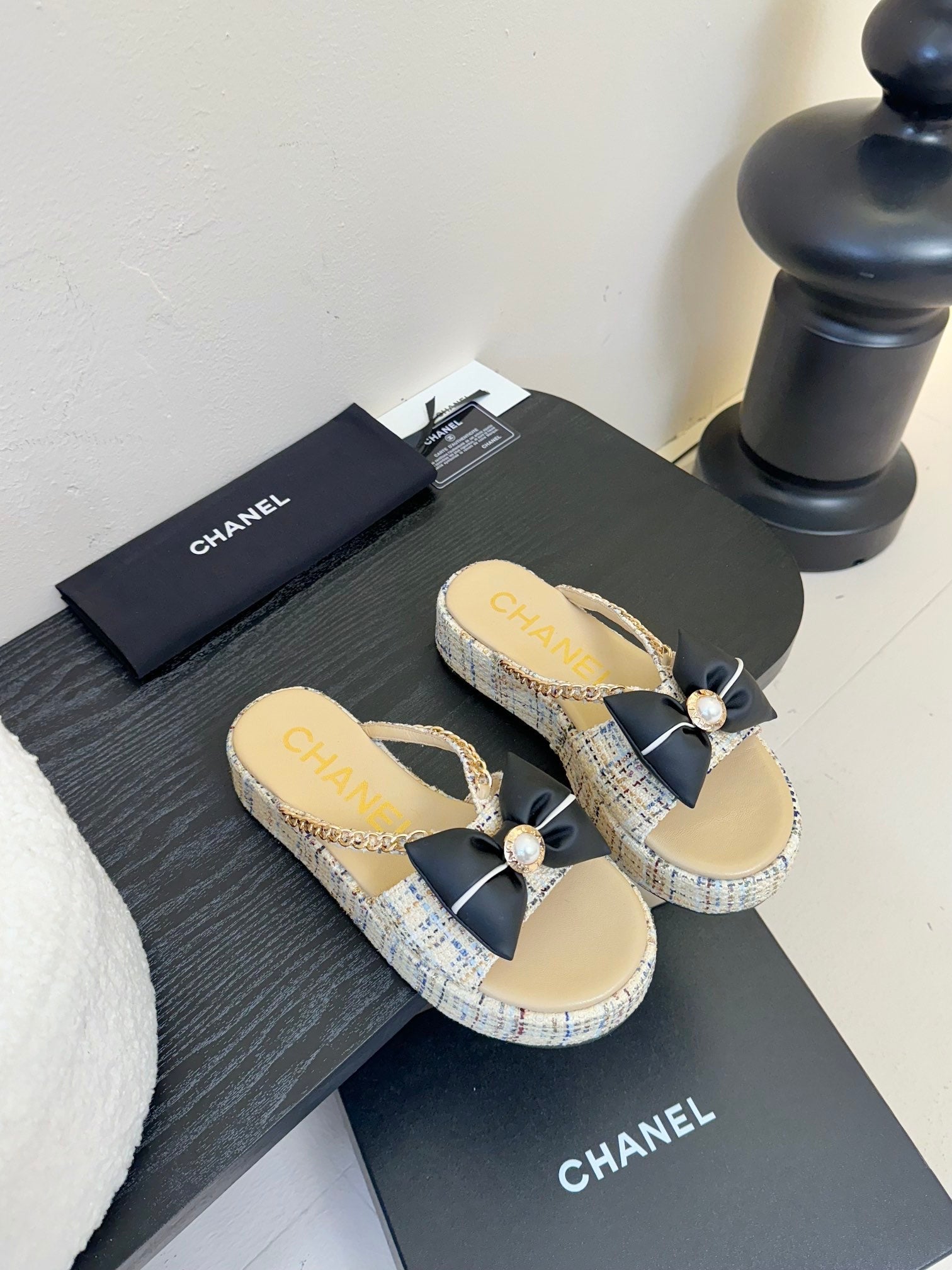 CHANEL PLATFORM FLIP-FLOPS IN BEIGE TWEED FABRIC
