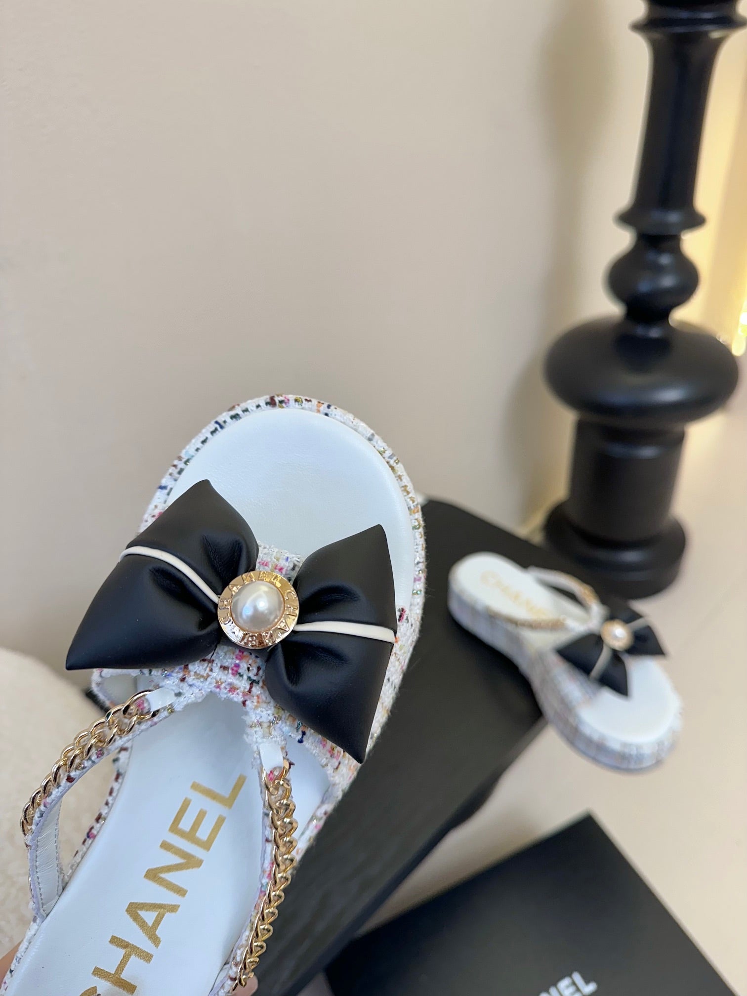 CHANEL PLATFORM FLIP-FLOPS IN WHITE TWEED FABRIC
